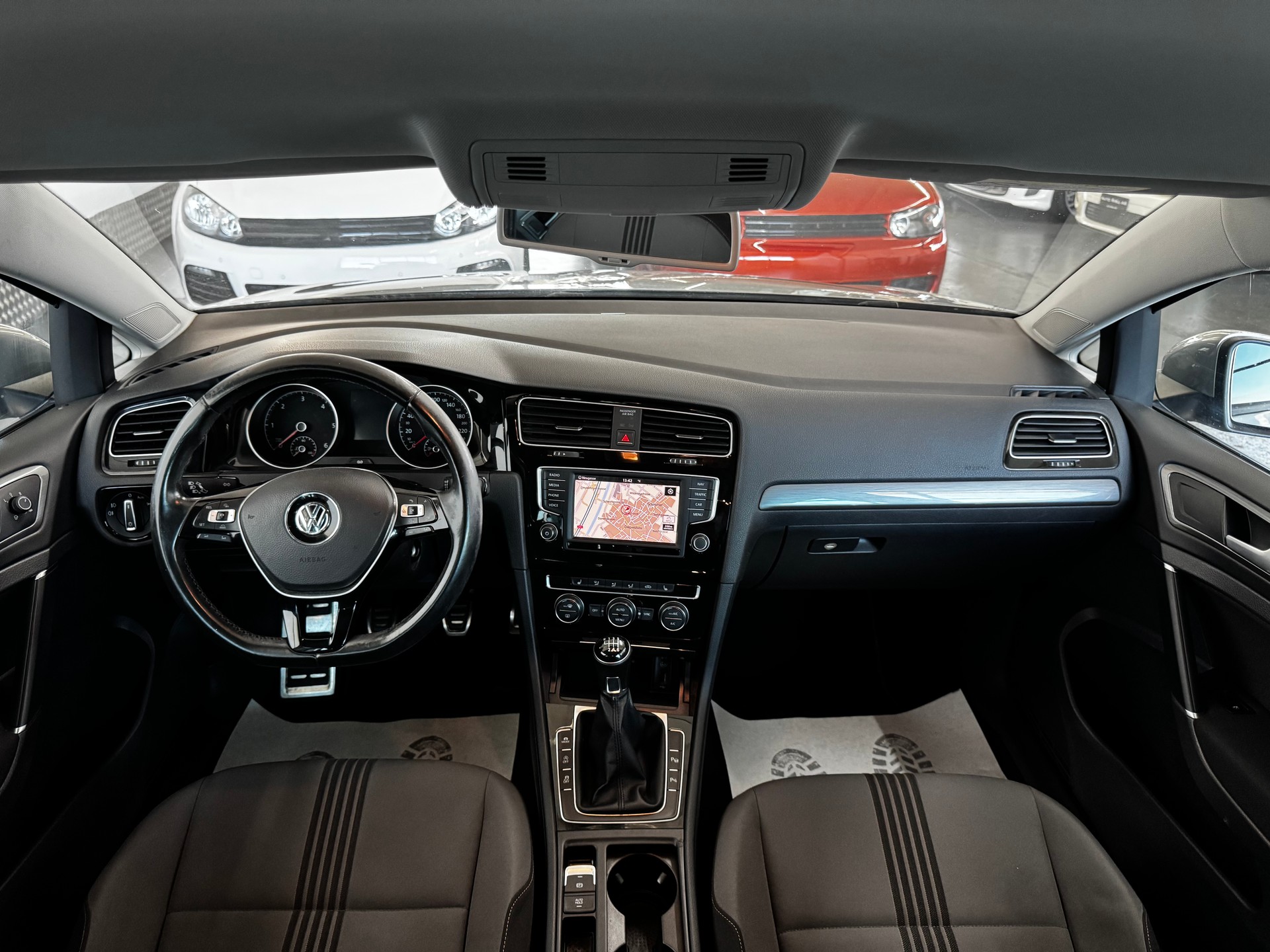 VW Golf Variant 1.6 TDI Allstar 4Motion-image-15