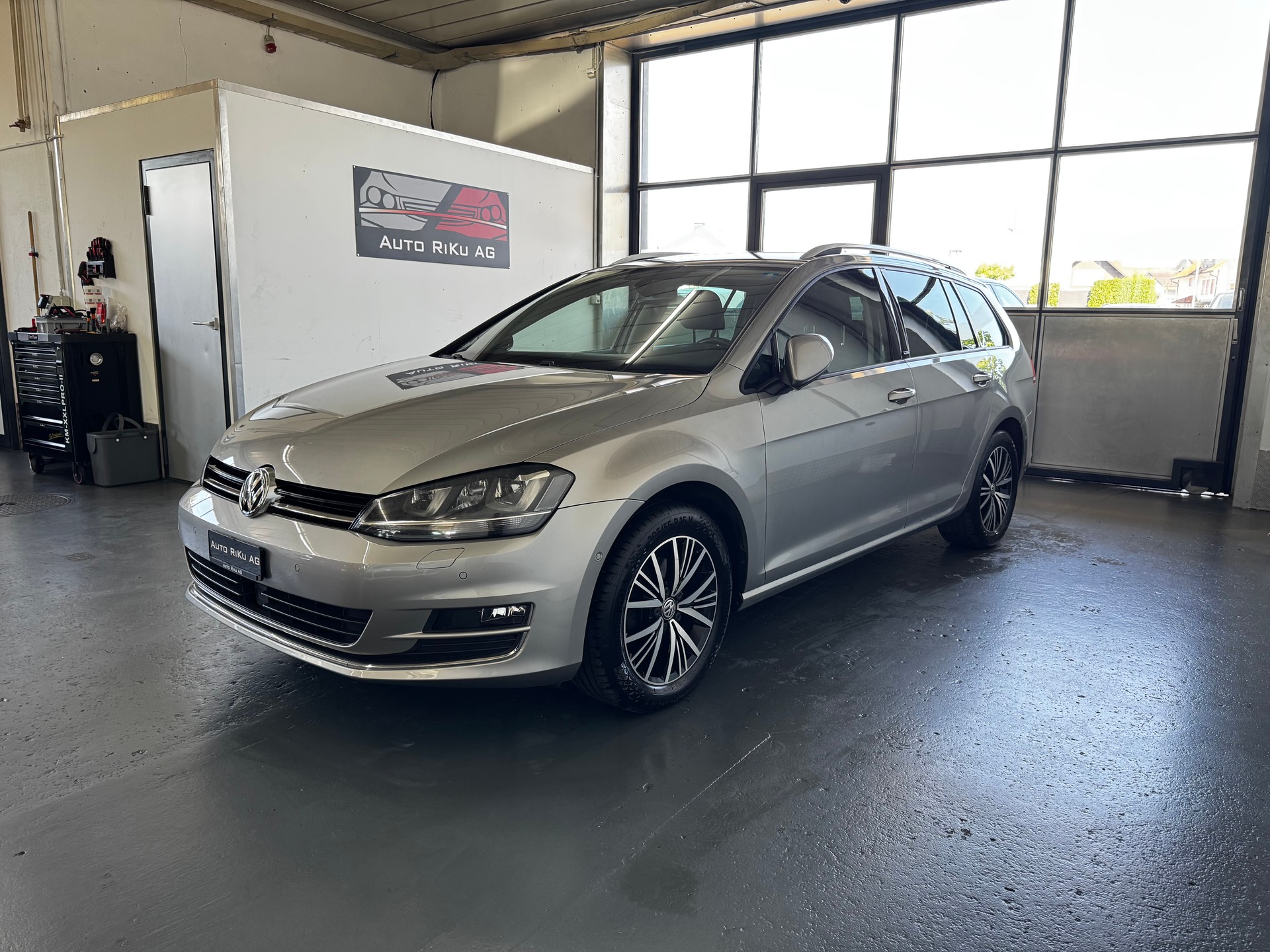 VW Golf Variant 1.6 TDI Allstar 4Motion-image-5