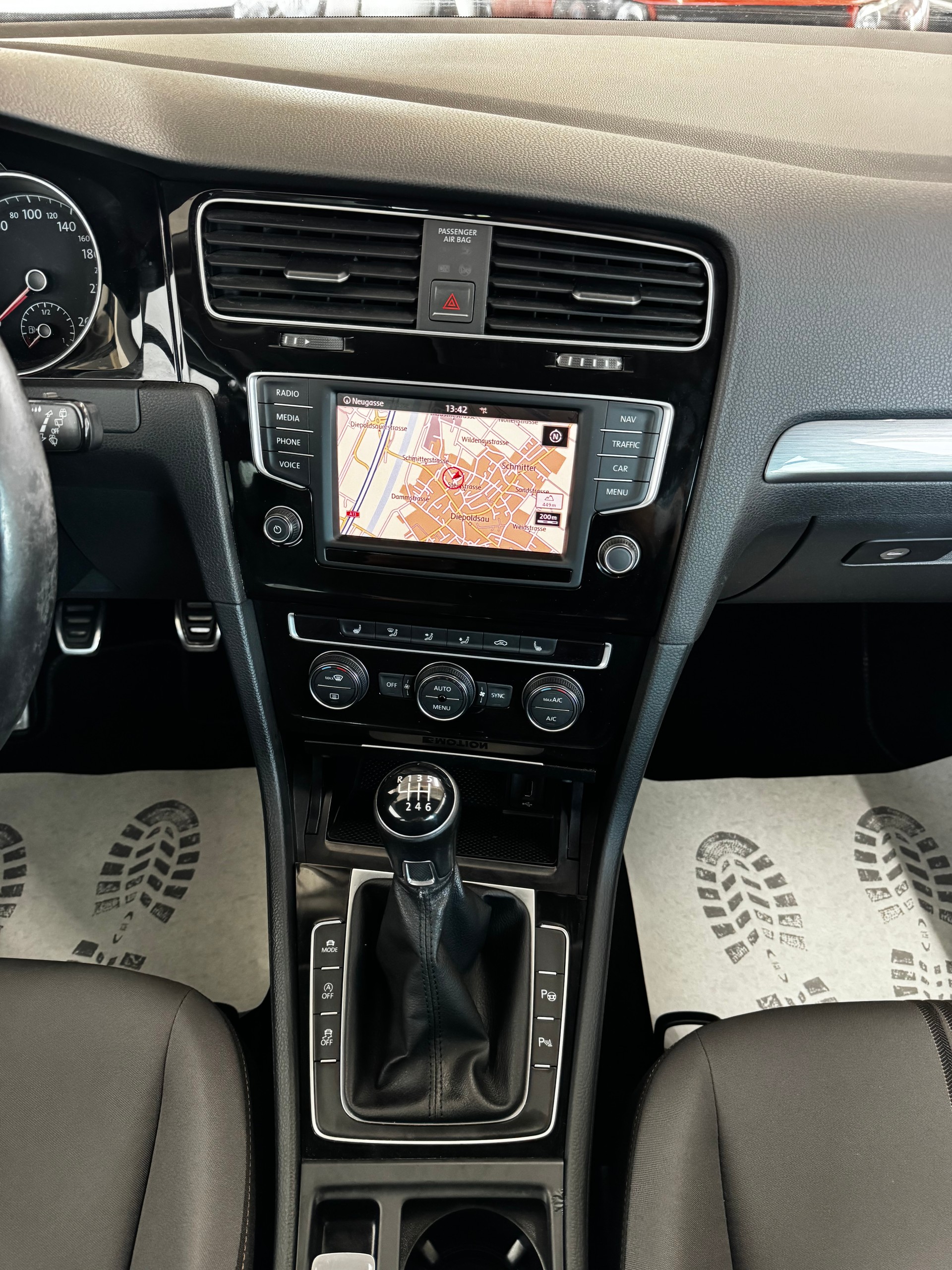 VW Golf Variant 1.6 TDI Allstar 4Motion-image-16