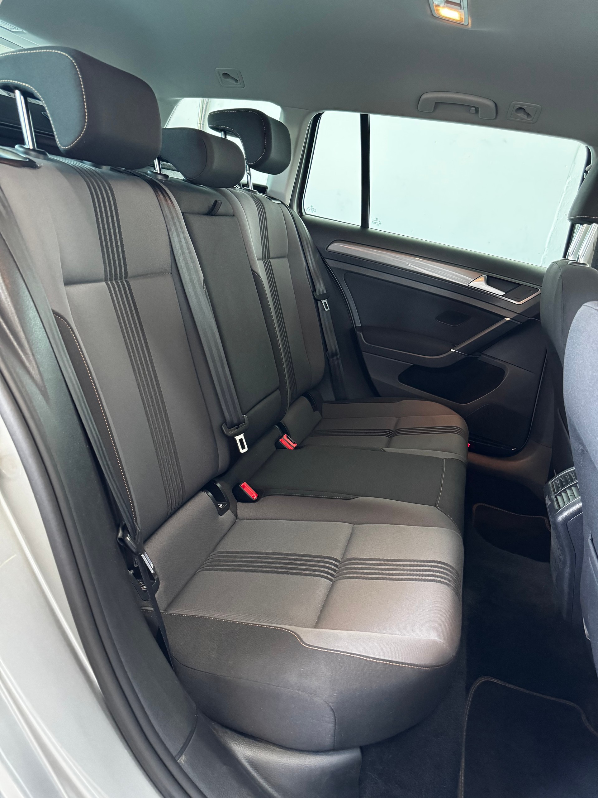 VW Golf Variant 1.6 TDI Allstar 4Motion-image-22