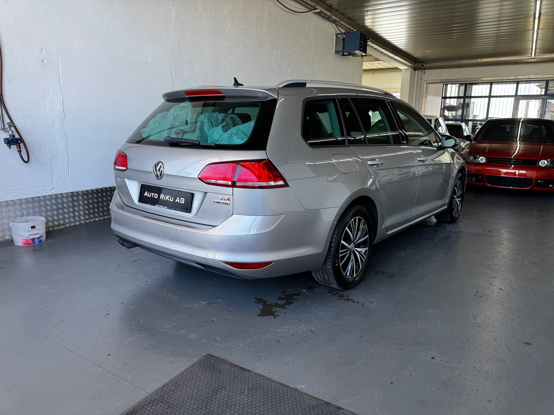 VW Golf Variant 1.6 TDI Allstar 4Motion-image-8