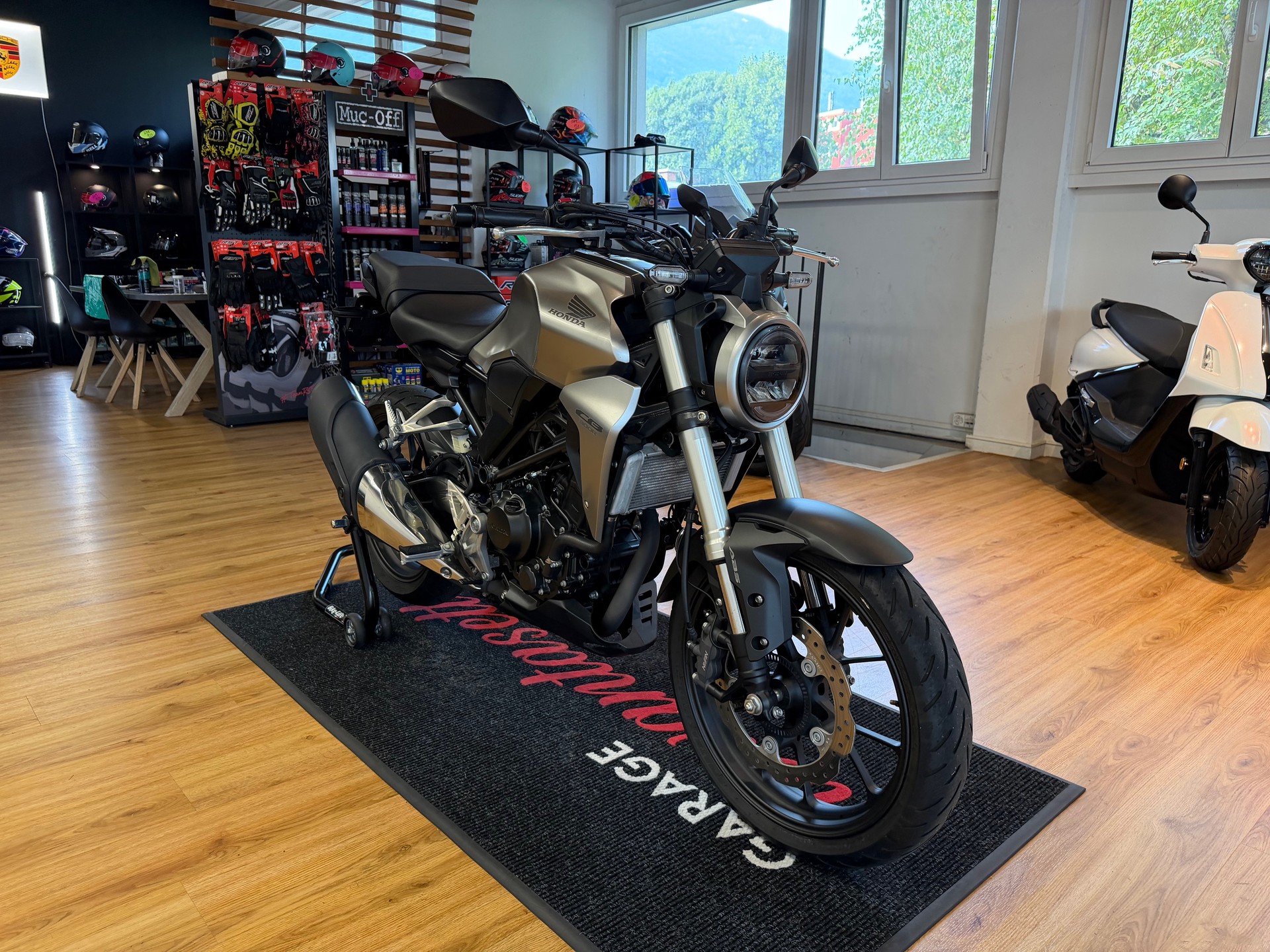 HONDA CB 300 R-image-1