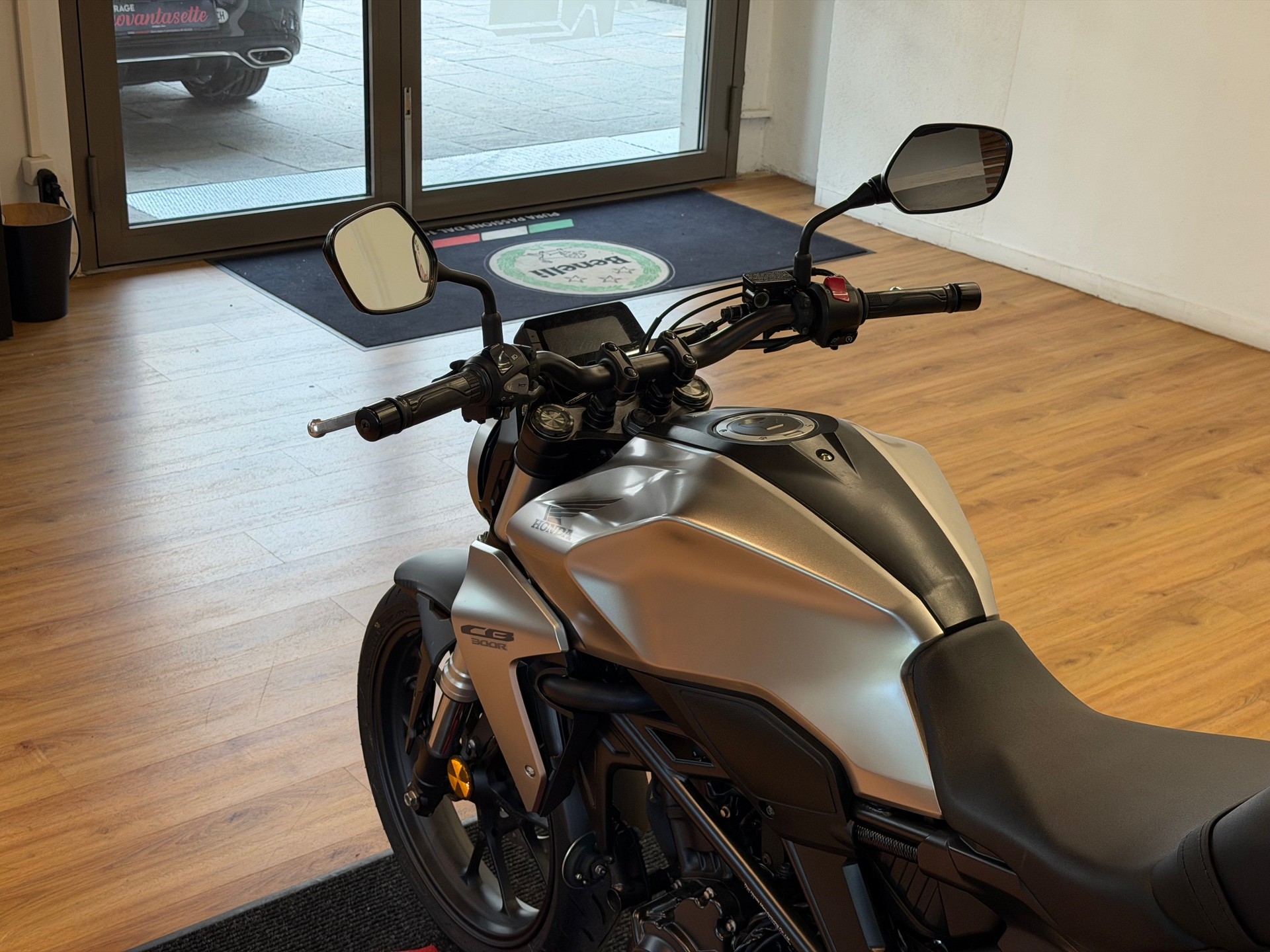 HONDA CB 300 R-image-6