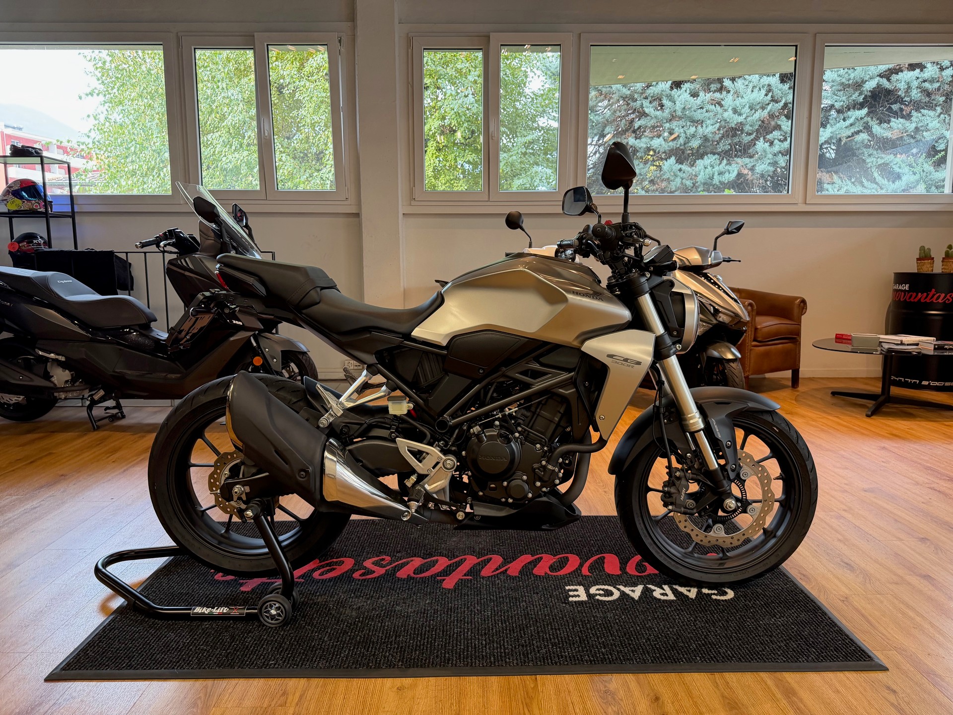 HONDA CB 300 R-image-2