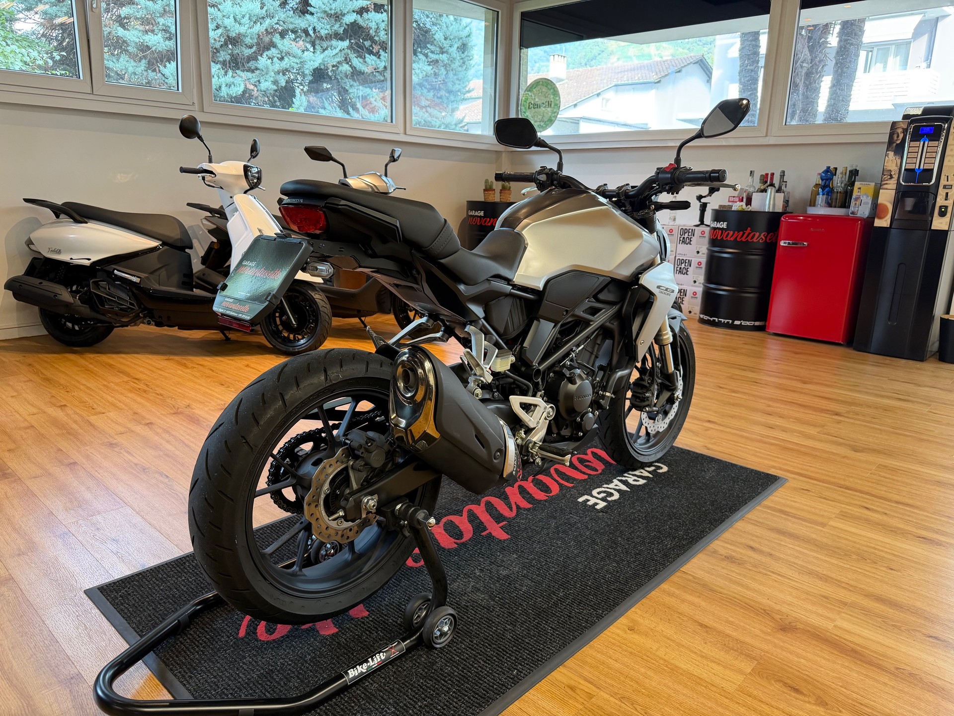HONDA CB 300 R-image-3