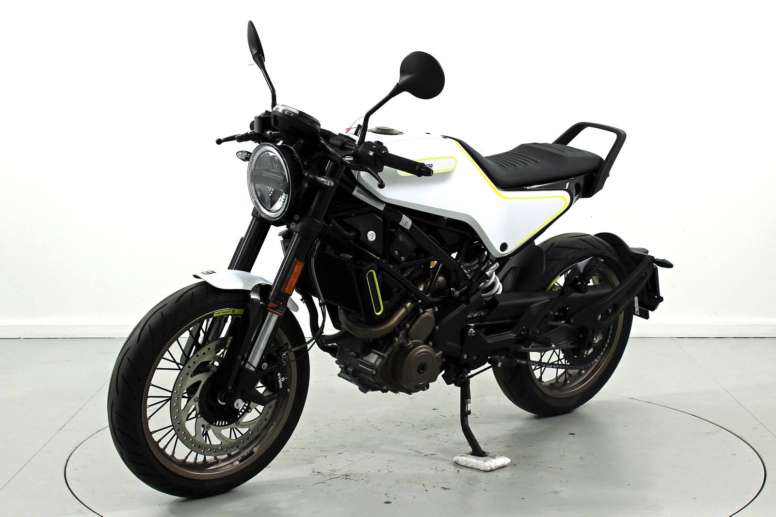 HUSQVARNA Svartpilen 401 ABS-image-2
