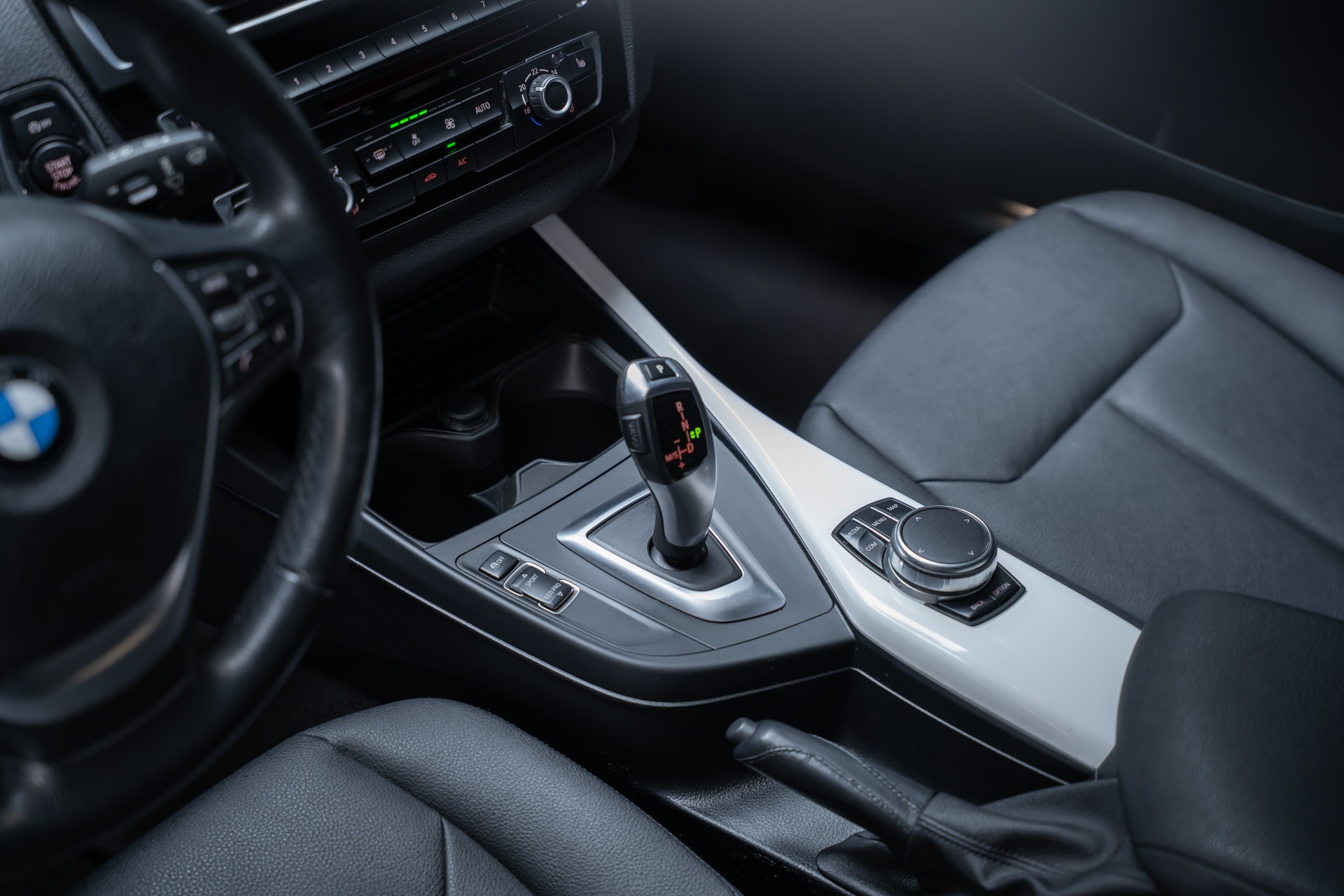 BMW 116d / CH-Fahrzeug / Tempomat / Sitzheizung-image-12
