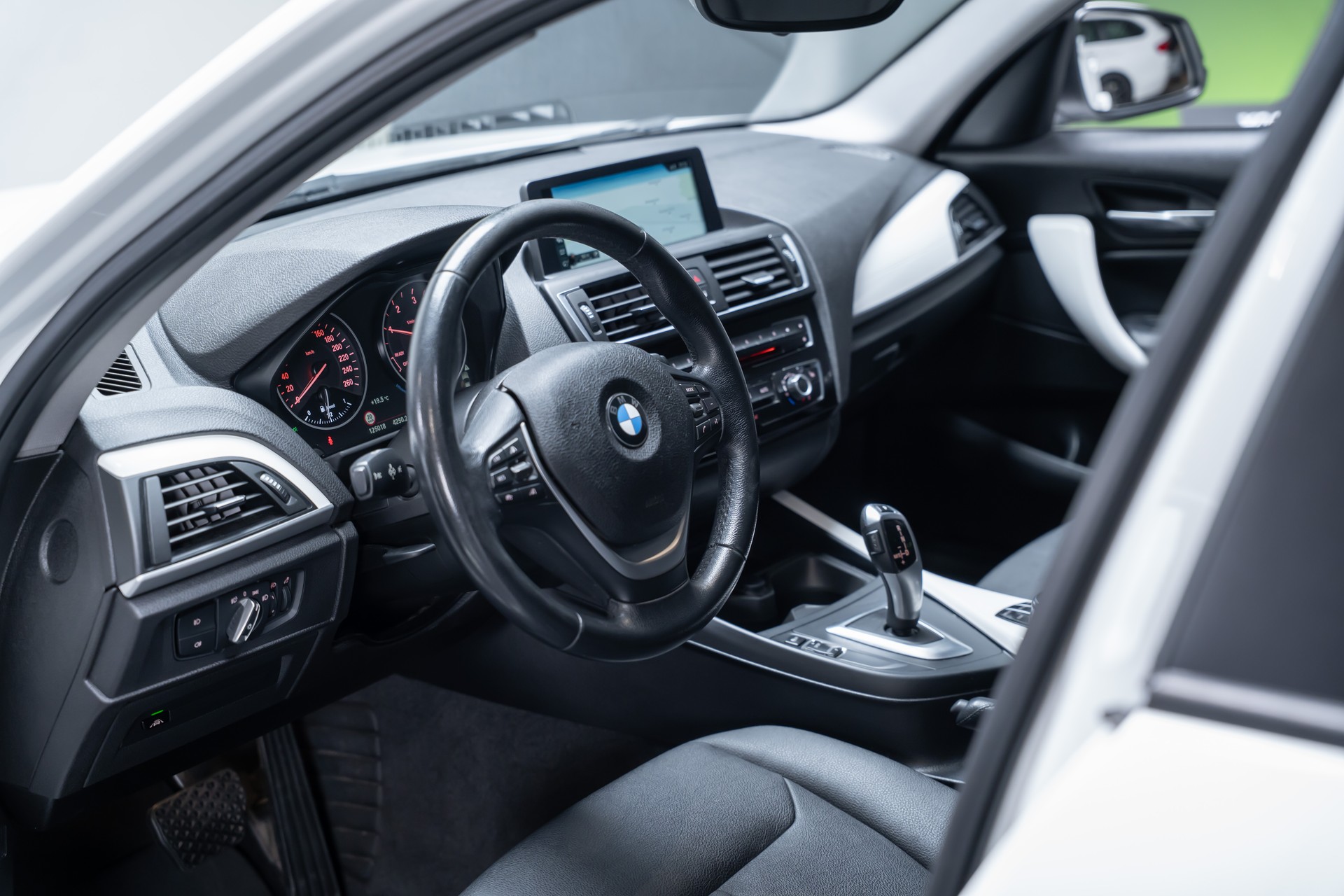 BMW 116d / CH-Fahrzeug / Tempomat / Sitzheizung-image-11