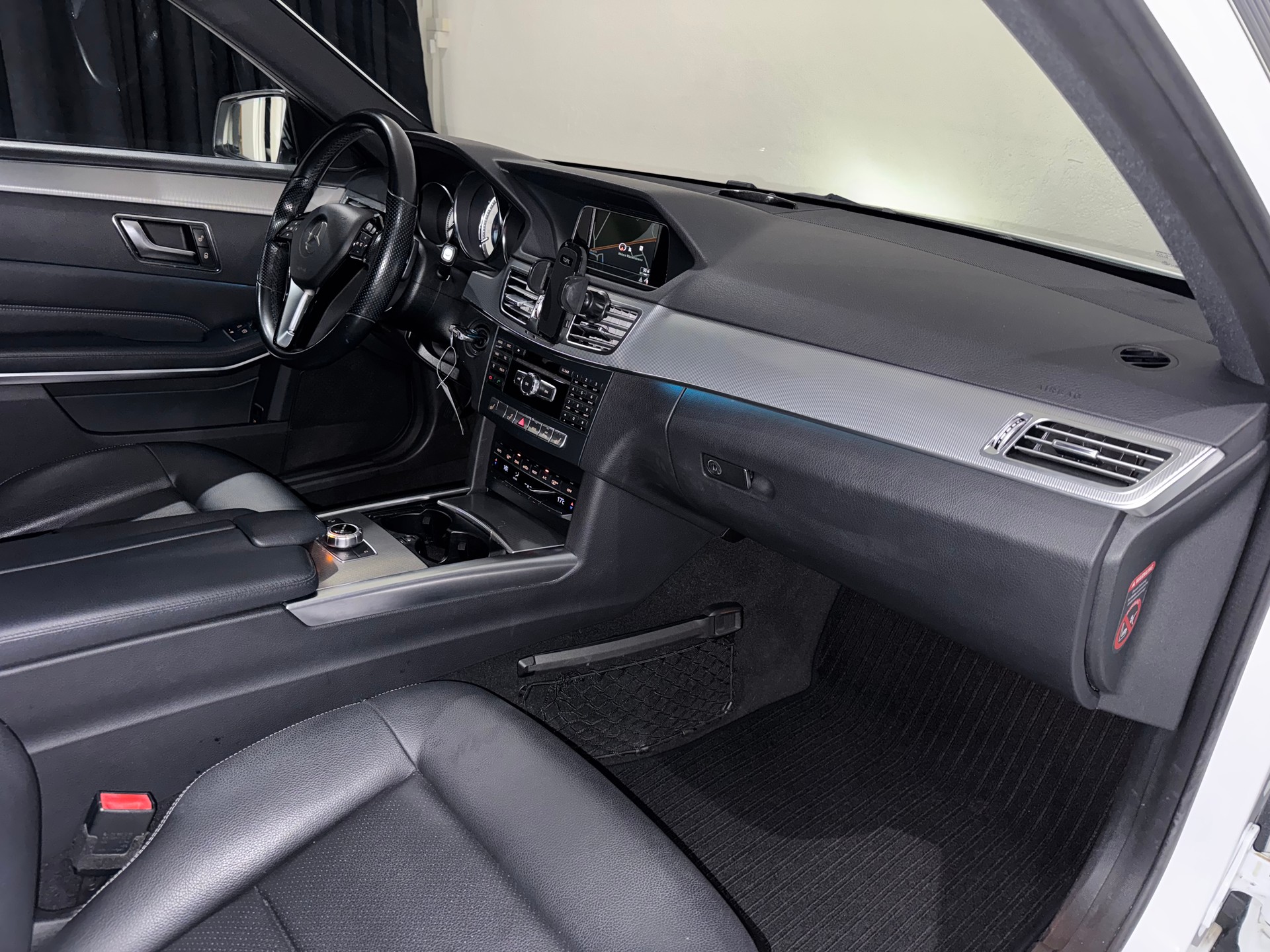 MERCEDES-BENZ E 220 CDI Avantgarde 7G-Tronic-image-12