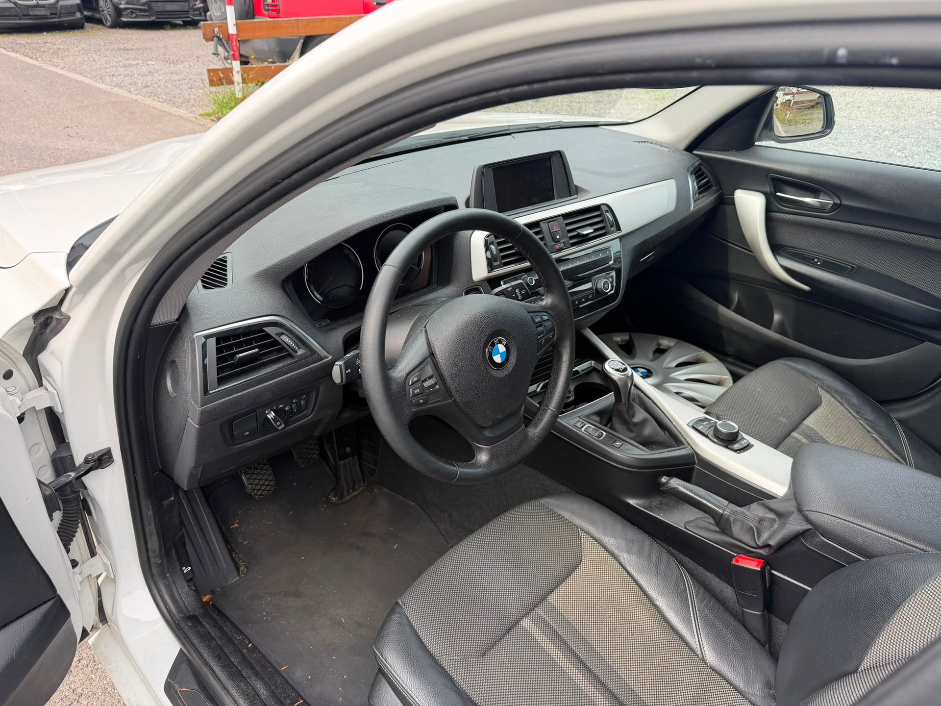 BMW 118d xDrive Fahrschulfahrzeug-image-7