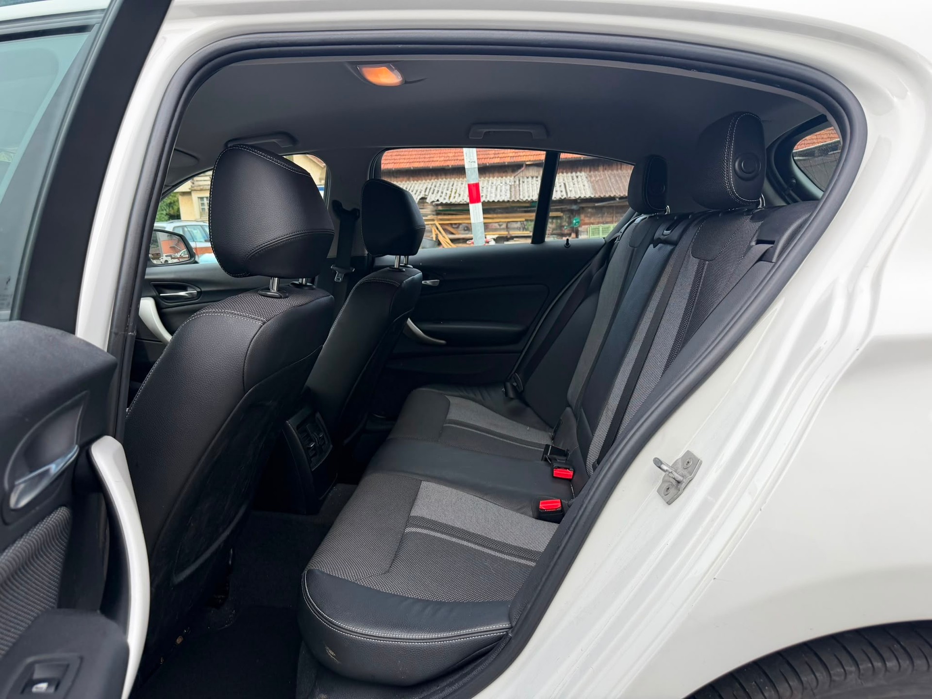 BMW 118d xDrive Fahrschulfahrzeug-image-4