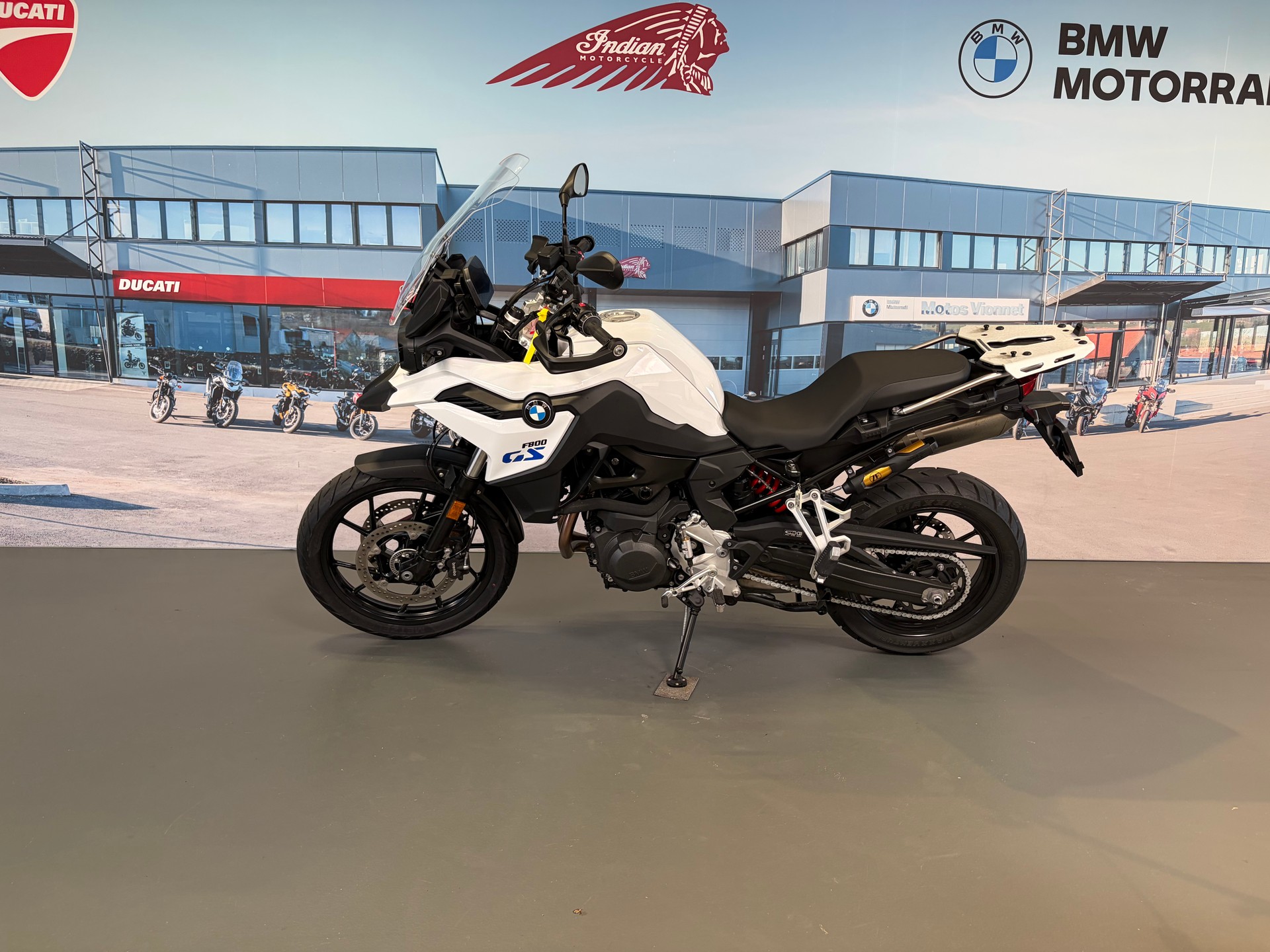 BMW GS-showroom-element-3