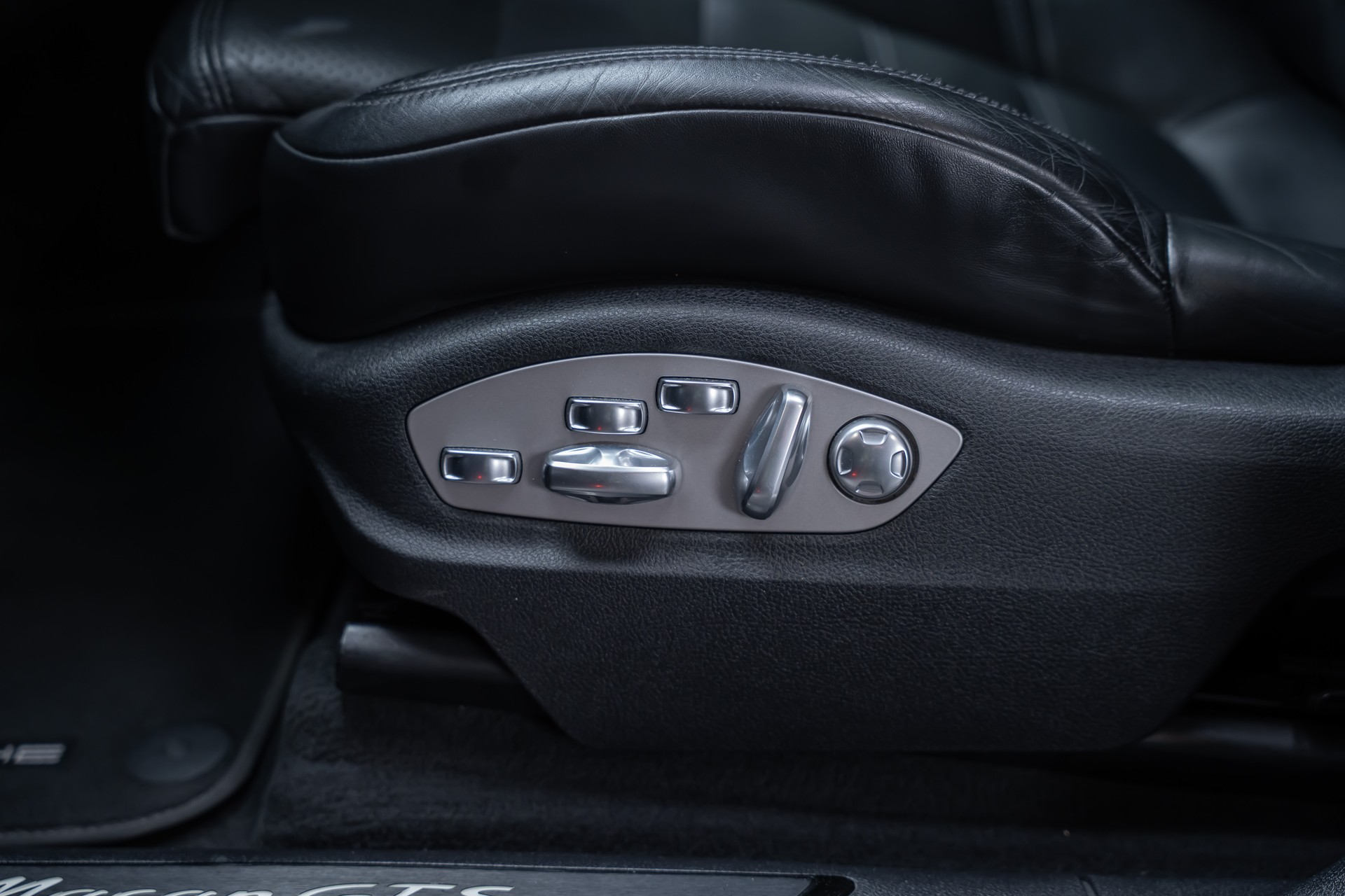 PORSCHE Macan 2.9 V6 GTS / CH-Fahrzeug / Sport-Chrono / Panorama-Schiebedach-image-15