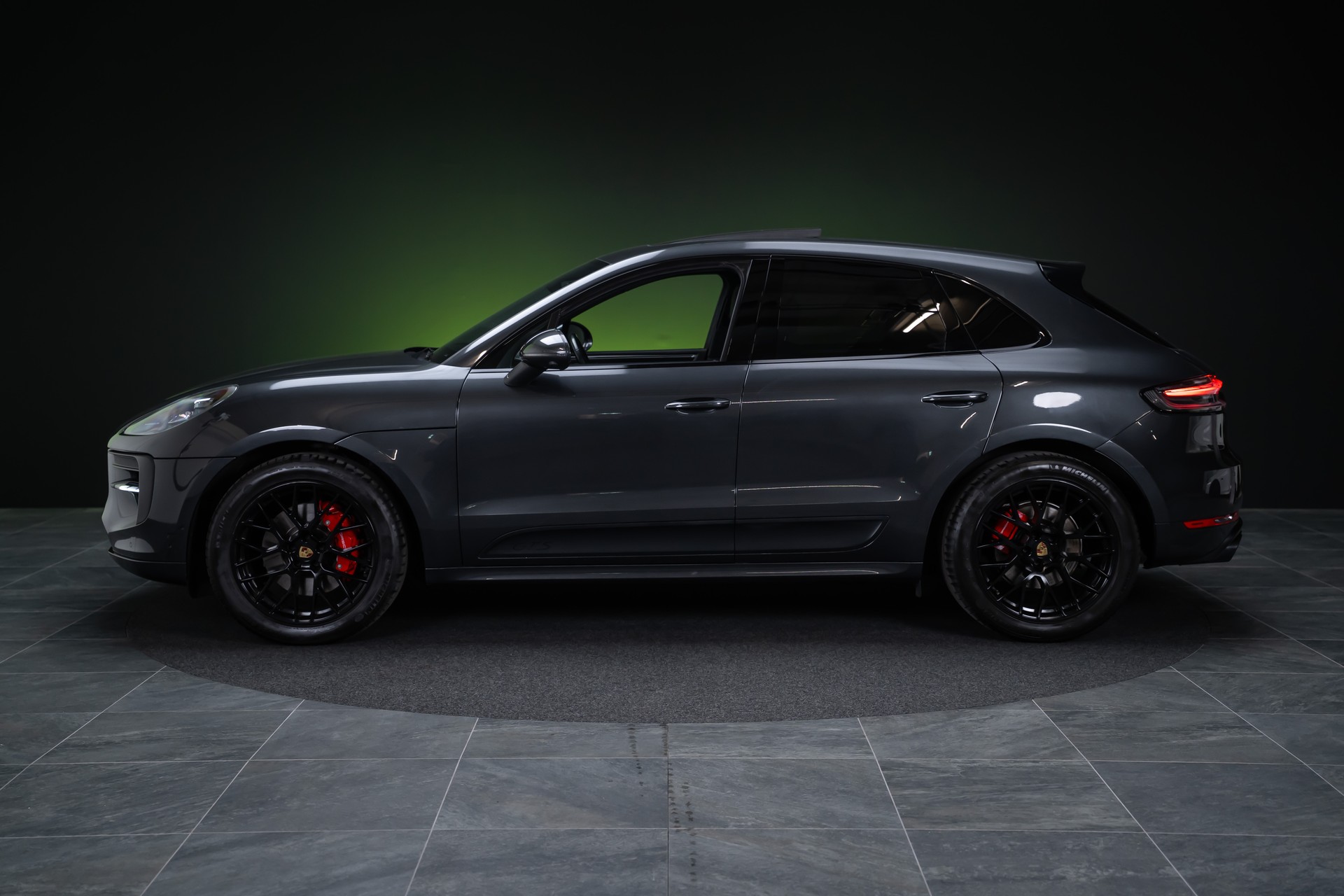 PORSCHE Macan 2.9 V6 GTS / CH-Fahrzeug / Sport-Chrono / Panorama-Schiebedach-image-9