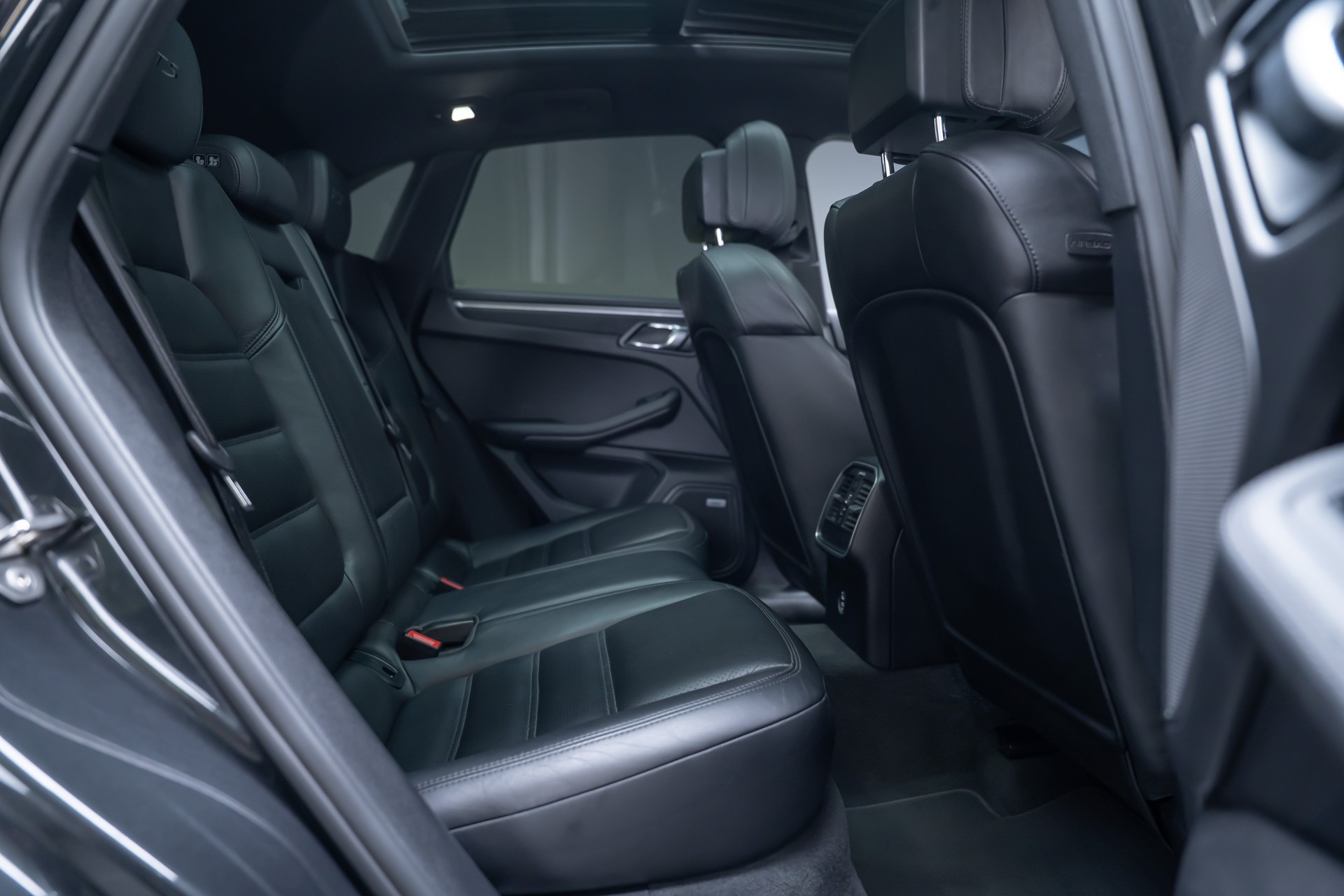 PORSCHE Macan 2.9 V6 GTS / CH-Fahrzeug / Sport-Chrono / Panorama-Schiebedach-image-20