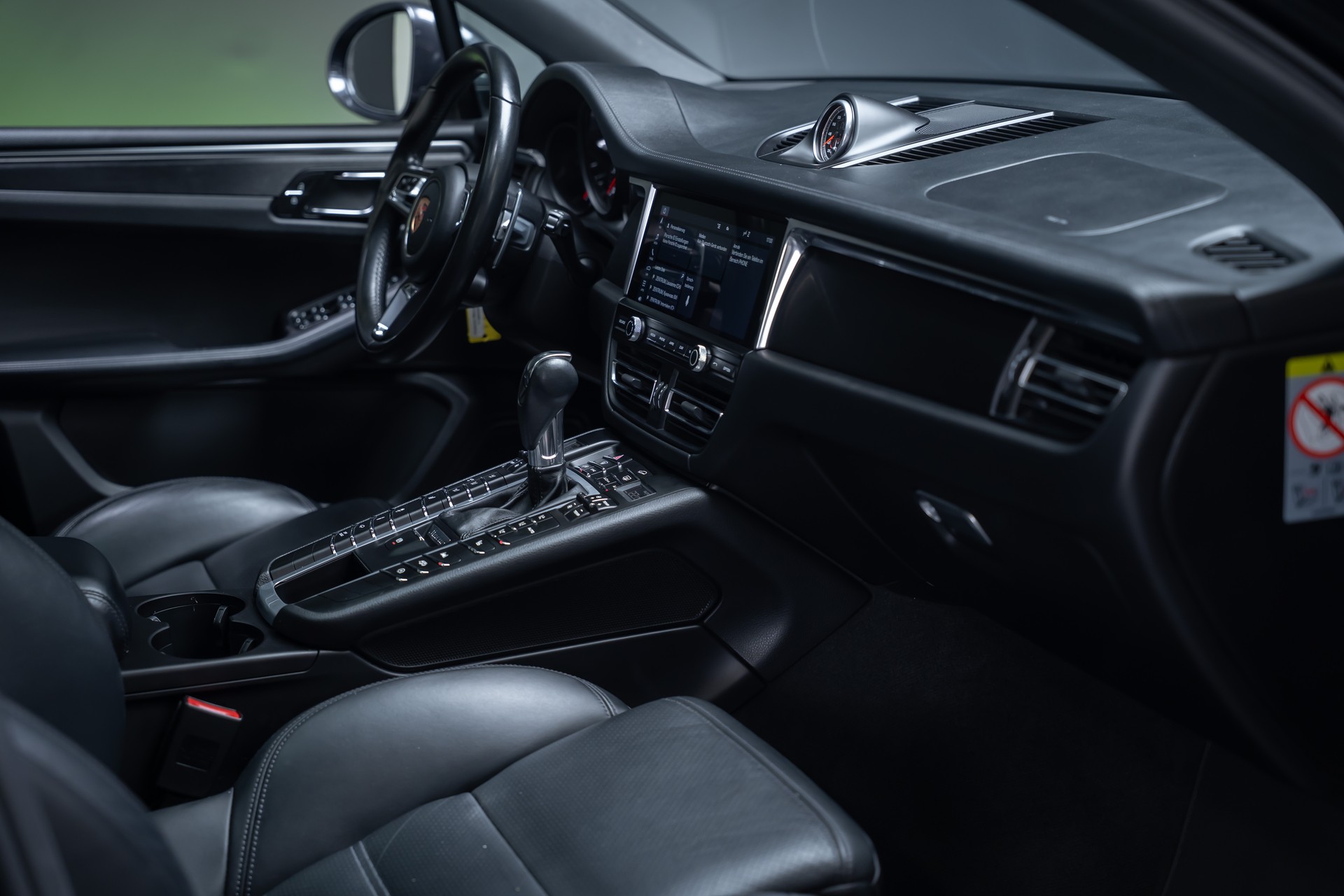 PORSCHE Macan 2.9 V6 GTS / CH-Fahrzeug / Sport-Chrono / Panorama-Schiebedach-image-22