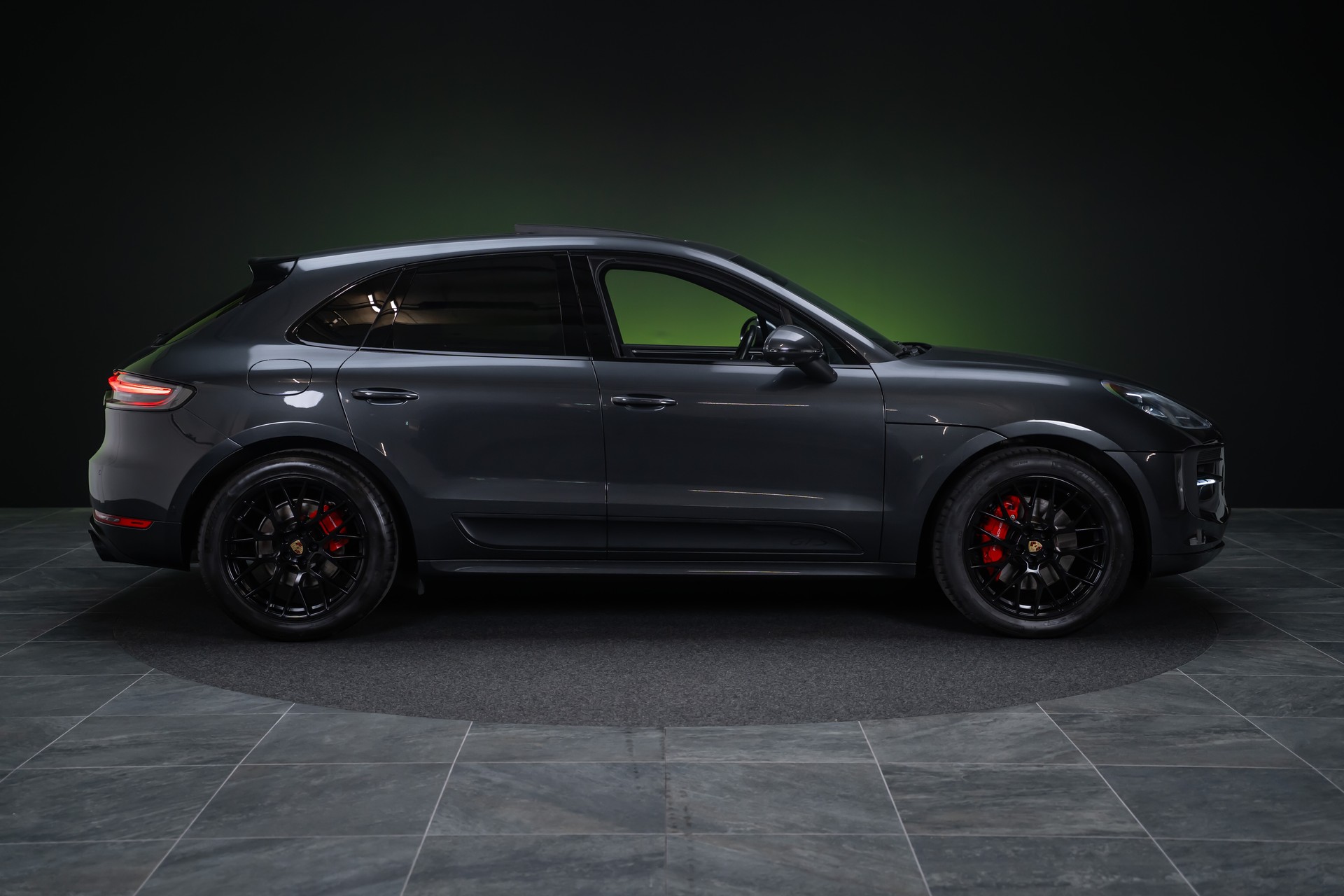 PORSCHE Macan 2.9 V6 GTS / CH-Fahrzeug / Sport-Chrono / Panorama-Schiebedach-showroom-element-3
