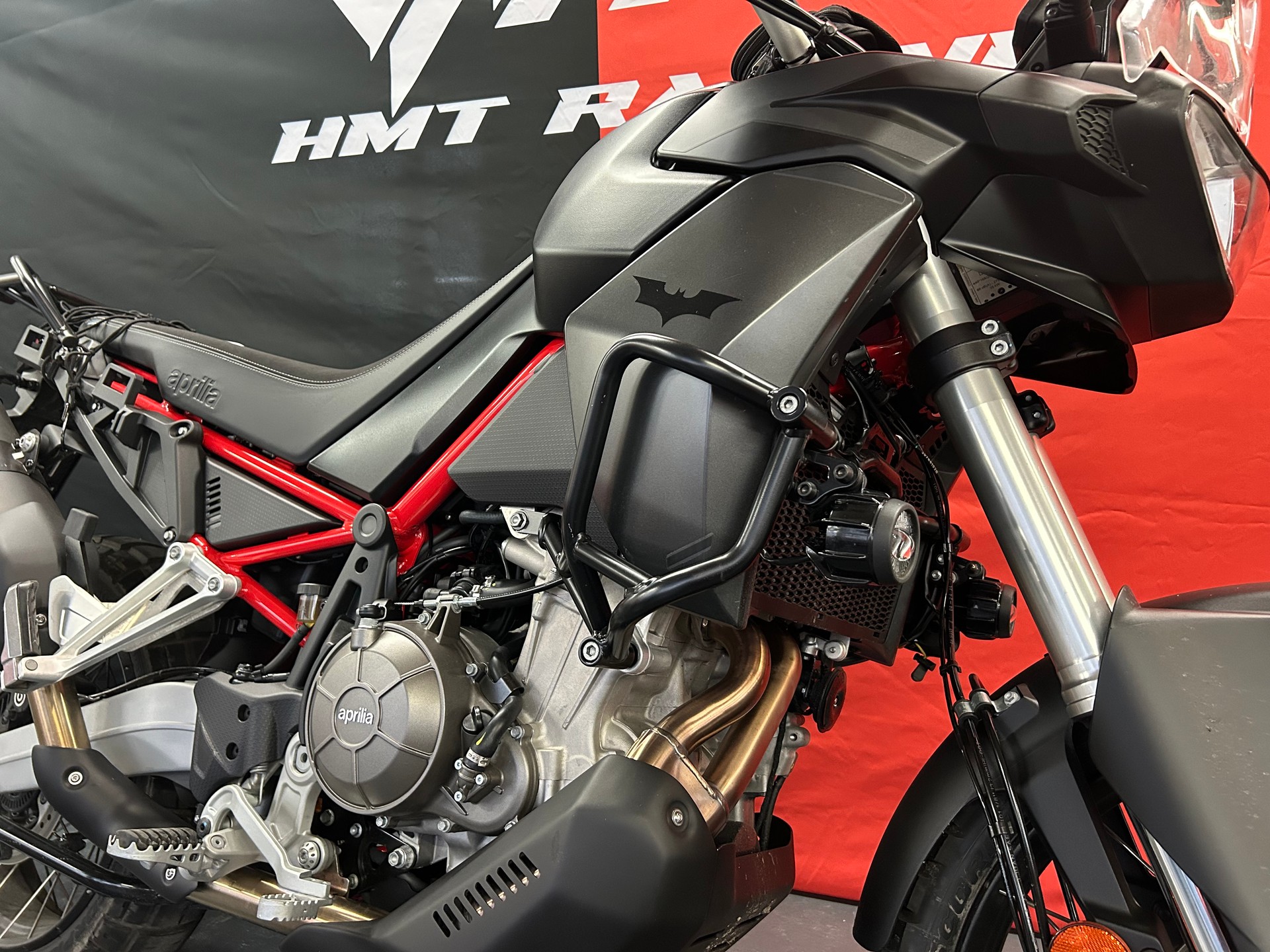 APRILIA Tuareg 660 Batman Edition-image-8