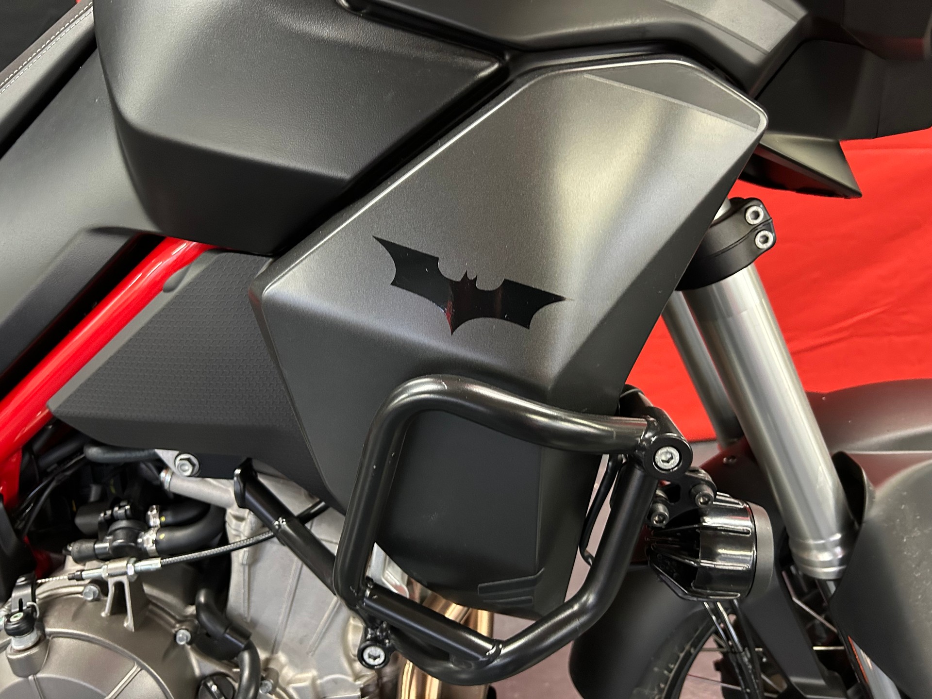 APRILIA Tuareg 660 Batman Edition-image-6