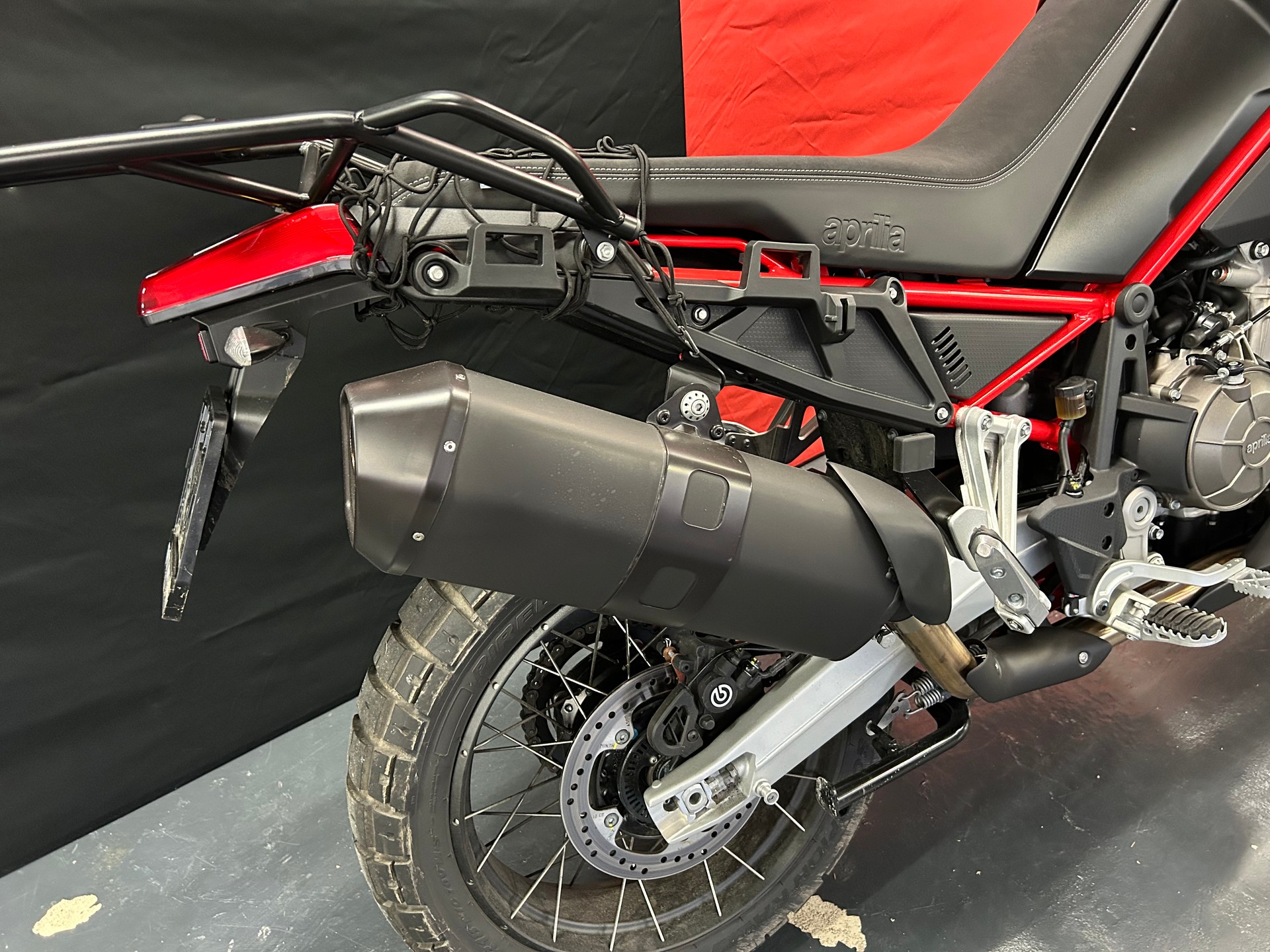 APRILIA Tuareg 660 Batman Edition-image-7