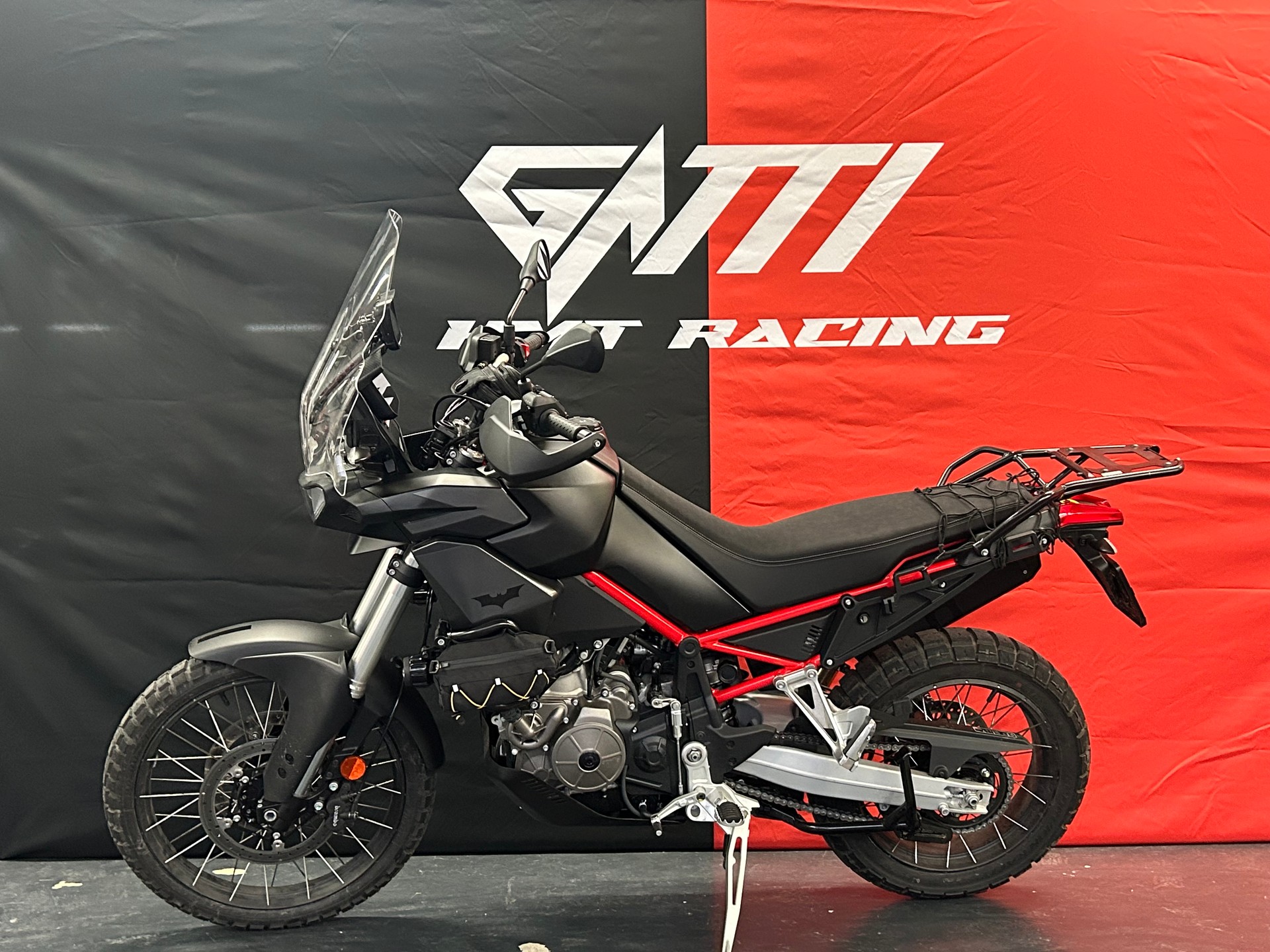 APRILIA Tuareg 660 Batman Edition-image-4