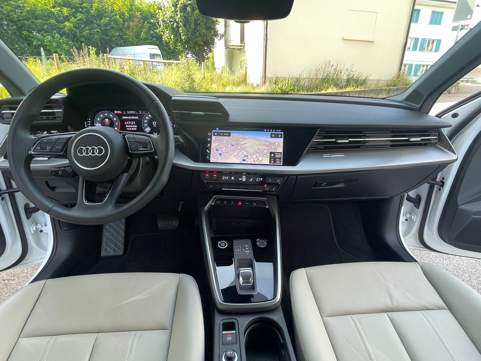 AUDI A3 Sportback 35 TFSI Attraction S-tronic All White CH-Auto 42% Rabatt-image-10
