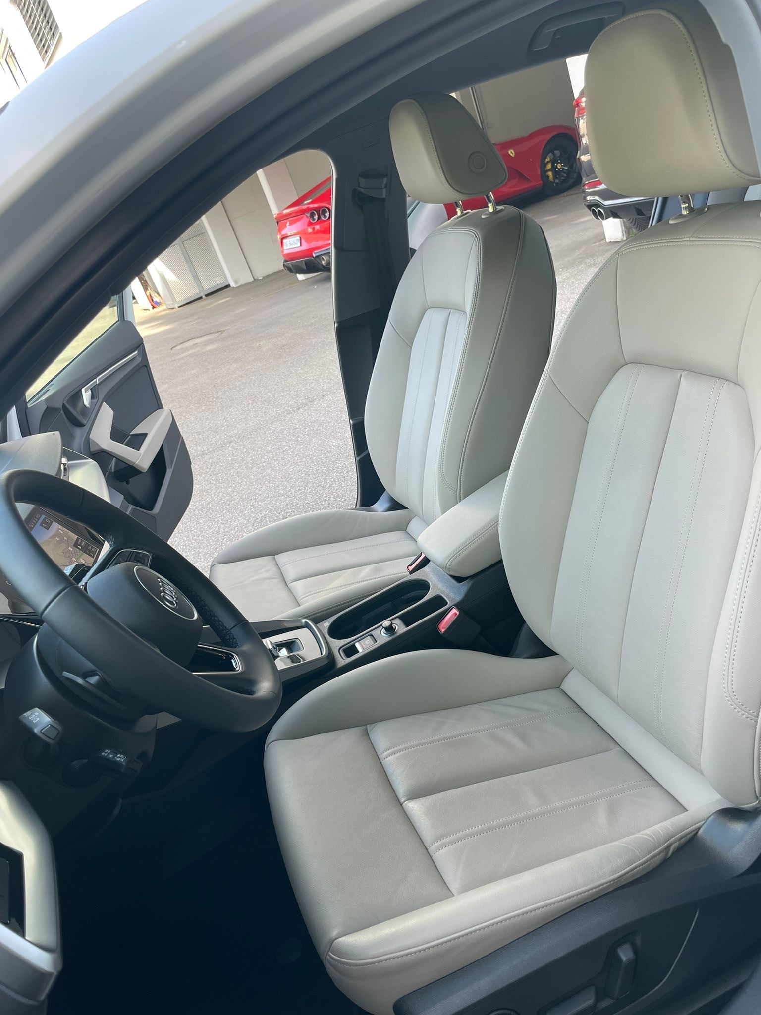 AUDI A3 Sportback 35 TFSI Attraction S-tronic All White CH-Auto 42% Rabatt-image-8