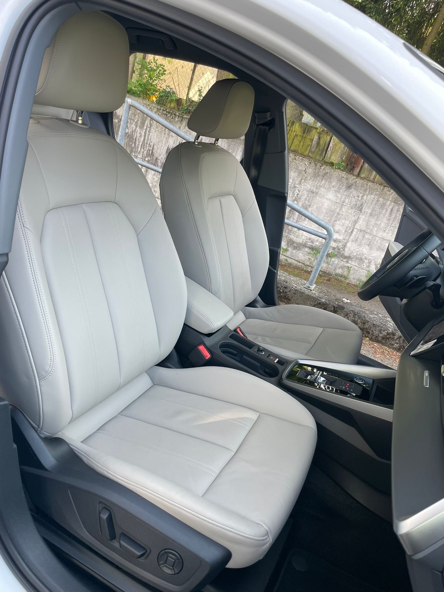 AUDI A3 Sportback 35 TFSI Attraction S-tronic All White CH-Auto 42% Rabatt-image-6