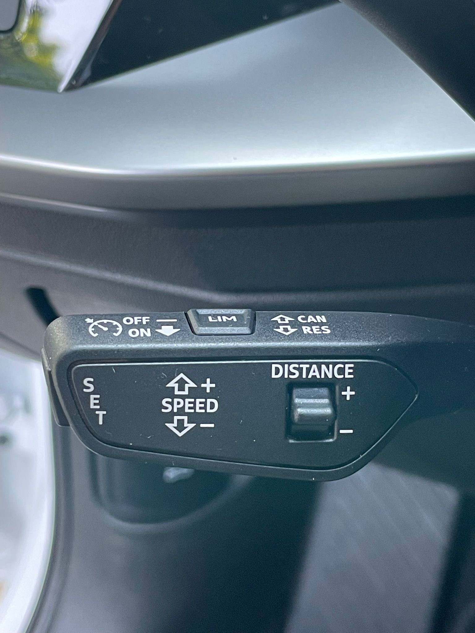AUDI A3 Sportback 35 TFSI Attraction S-tronic All White CH-Auto 42% Rabatt-image-13