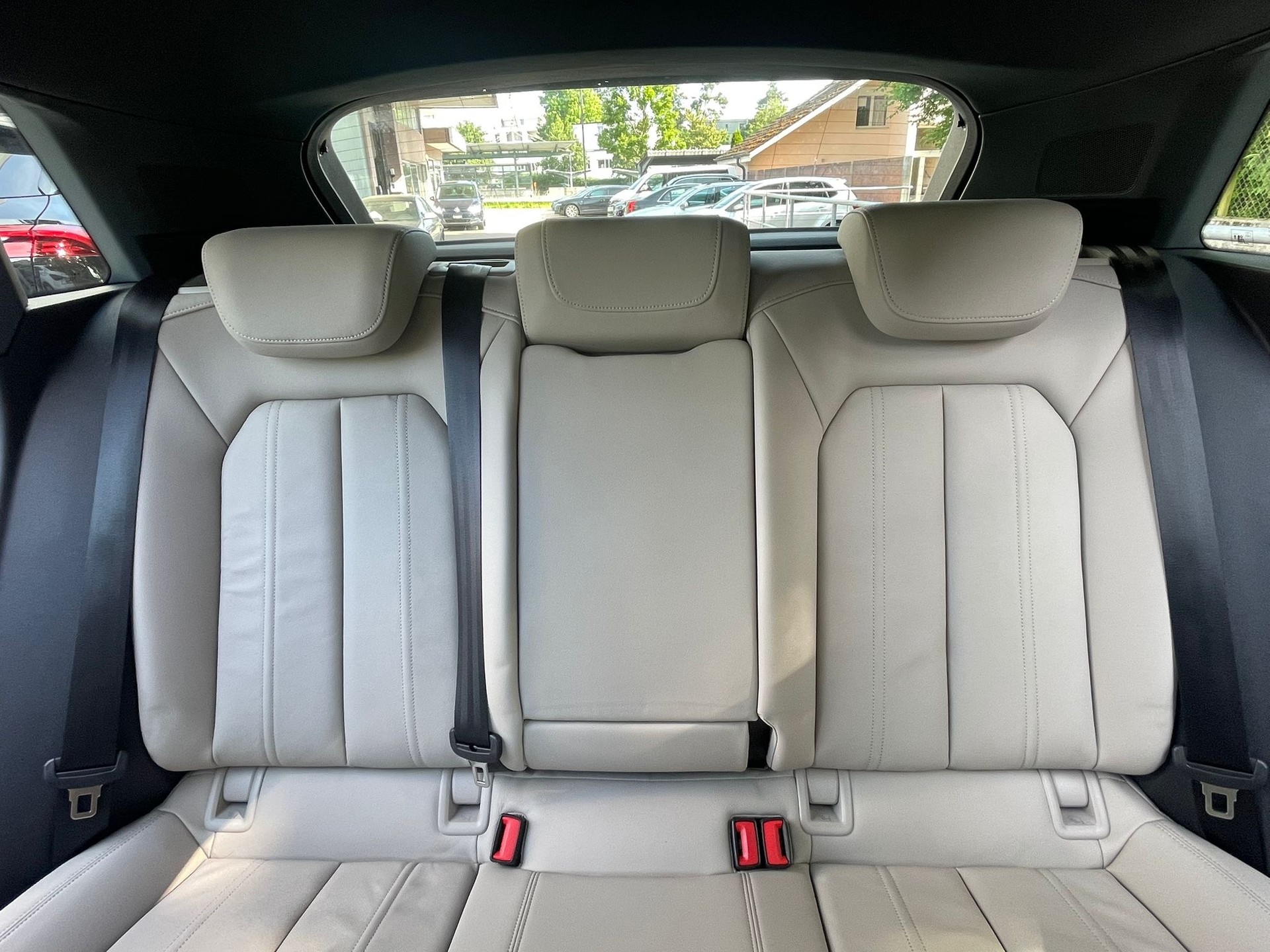AUDI A3 Sportback 35 TFSI Attraction S-tronic All White CH-Auto 42% Rabatt-image-9