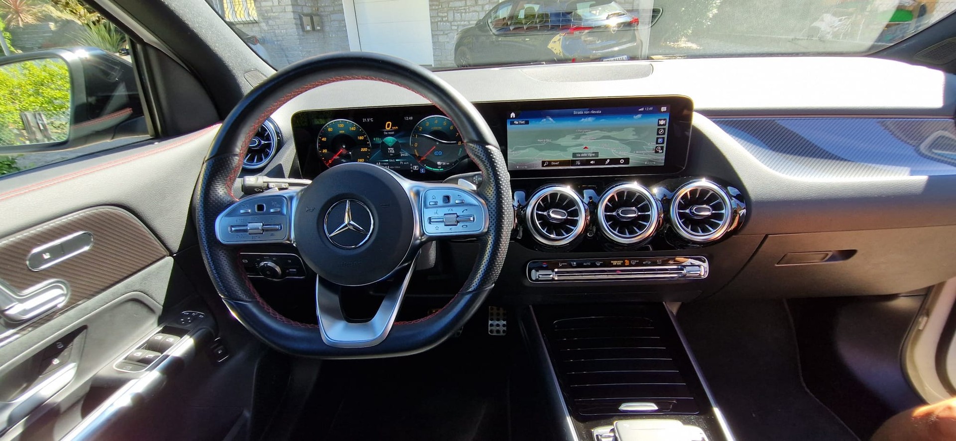 MERCEDES-BENZ GLA 250e AMG Line 8G-DCT-image-17