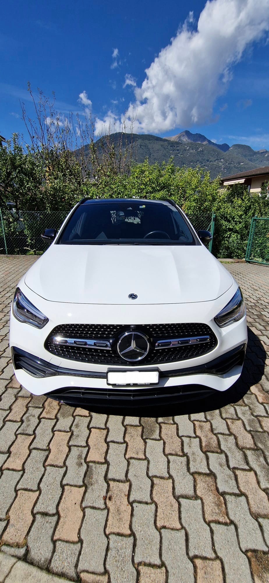 MERCEDES-BENZ GLA 250e AMG Line 8G-DCT-image-9