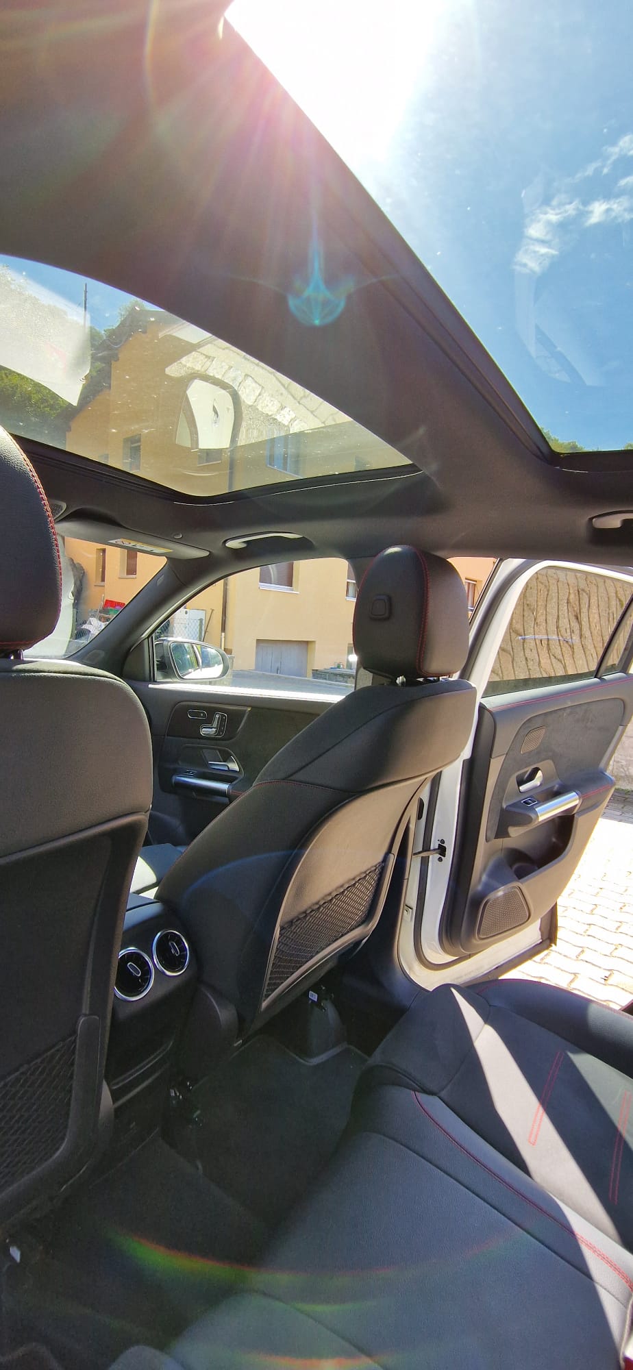 MERCEDES-BENZ GLA 250e AMG Line 8G-DCT-image-16