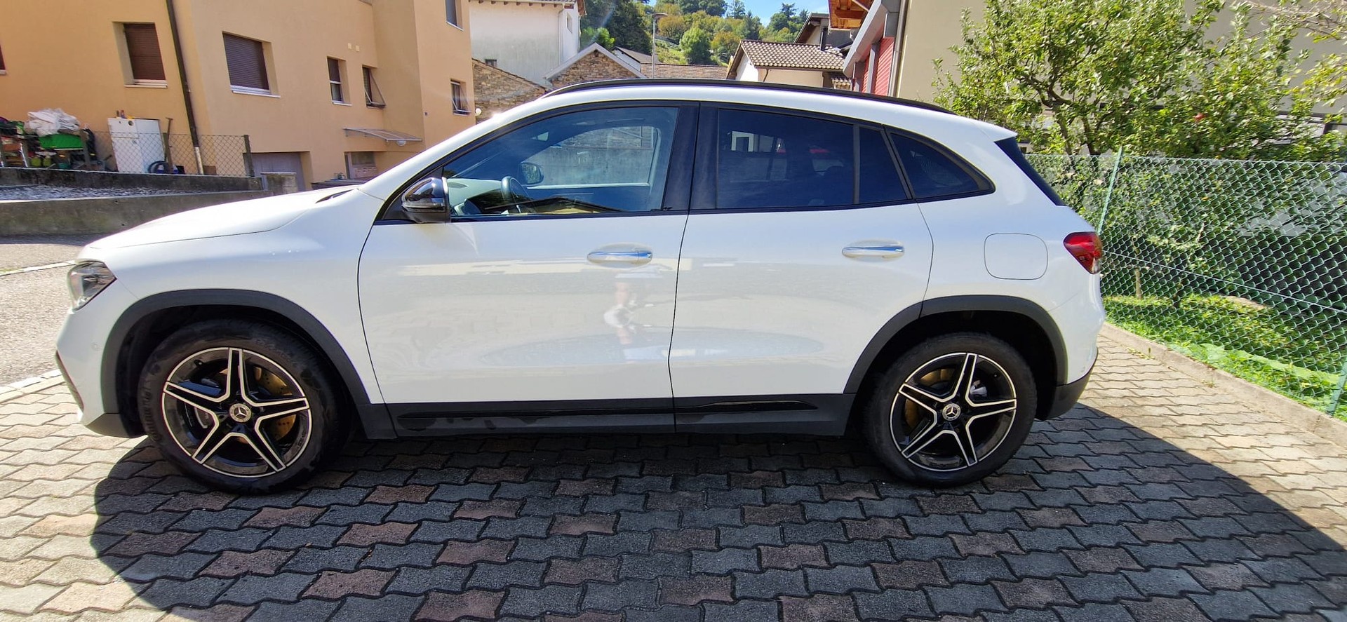 MERCEDES-BENZ GLA 250e AMG Line 8G-DCT-image-10
