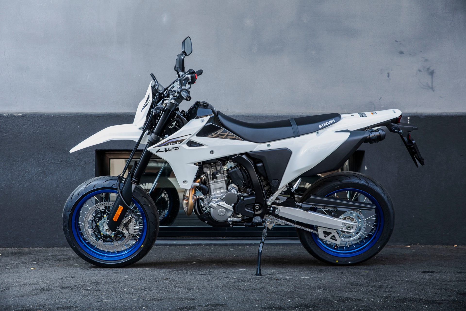 SUZUKI DR-Z 400-image-1