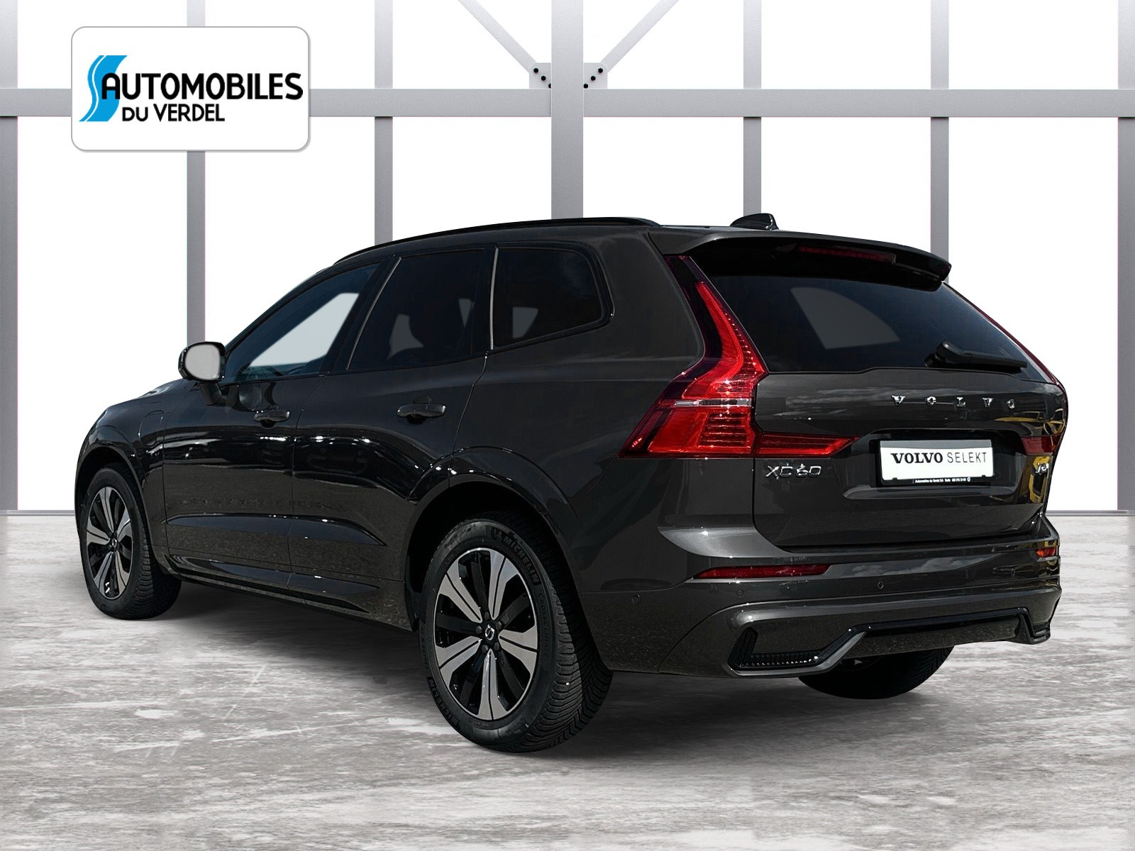 VOLVO XC60 2.0 T6 TE Plus Dark eAWD-showroom-element-2