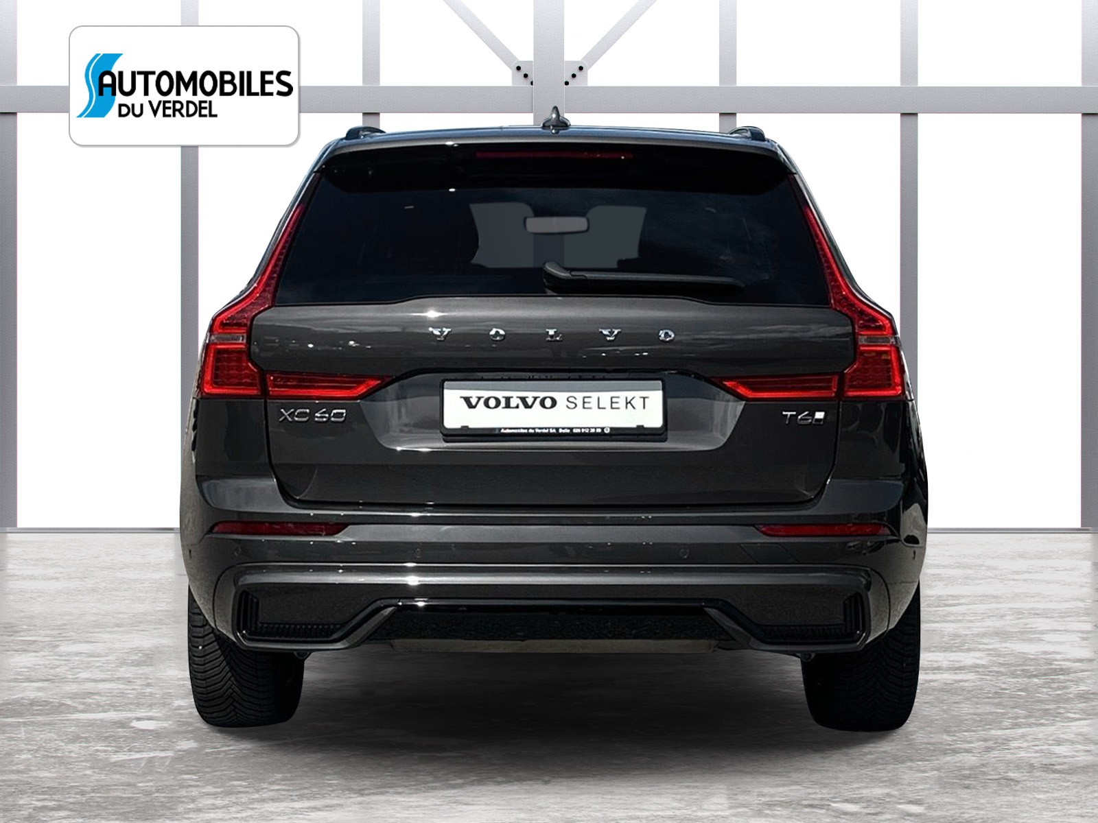 VOLVO XC60 2.0 T6 TE Plus Dark eAWD-showroom-element-3