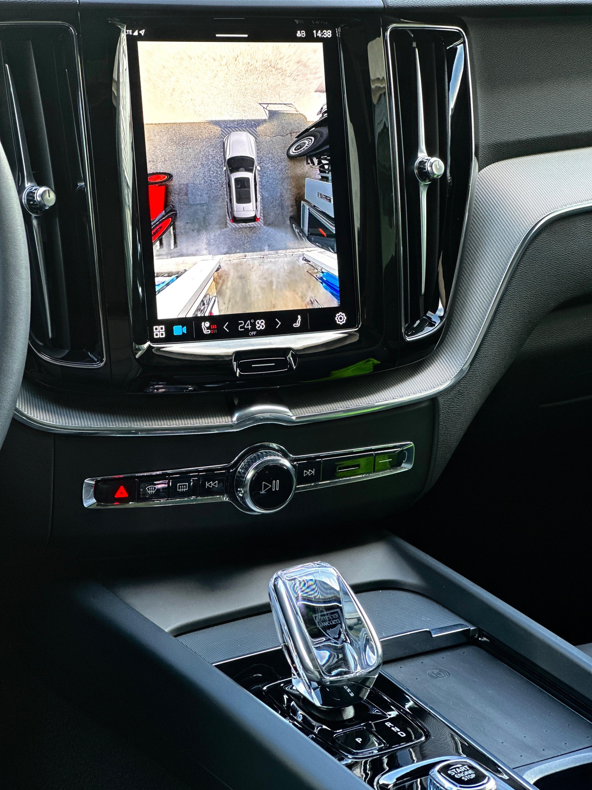 VOLVO XC60 2.0 T6 TE Plus Dark eAWD-image-11