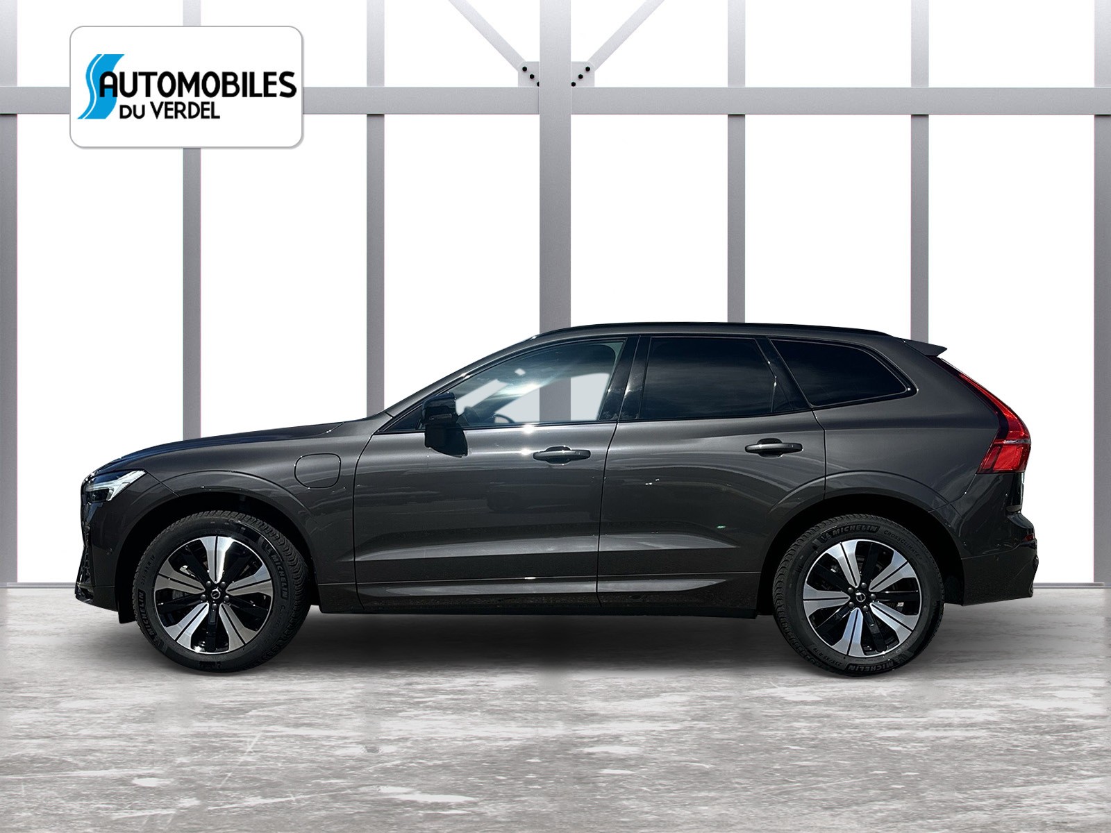 VOLVO XC60 2.0 T6 TE Plus Dark eAWD-showroom-element-1