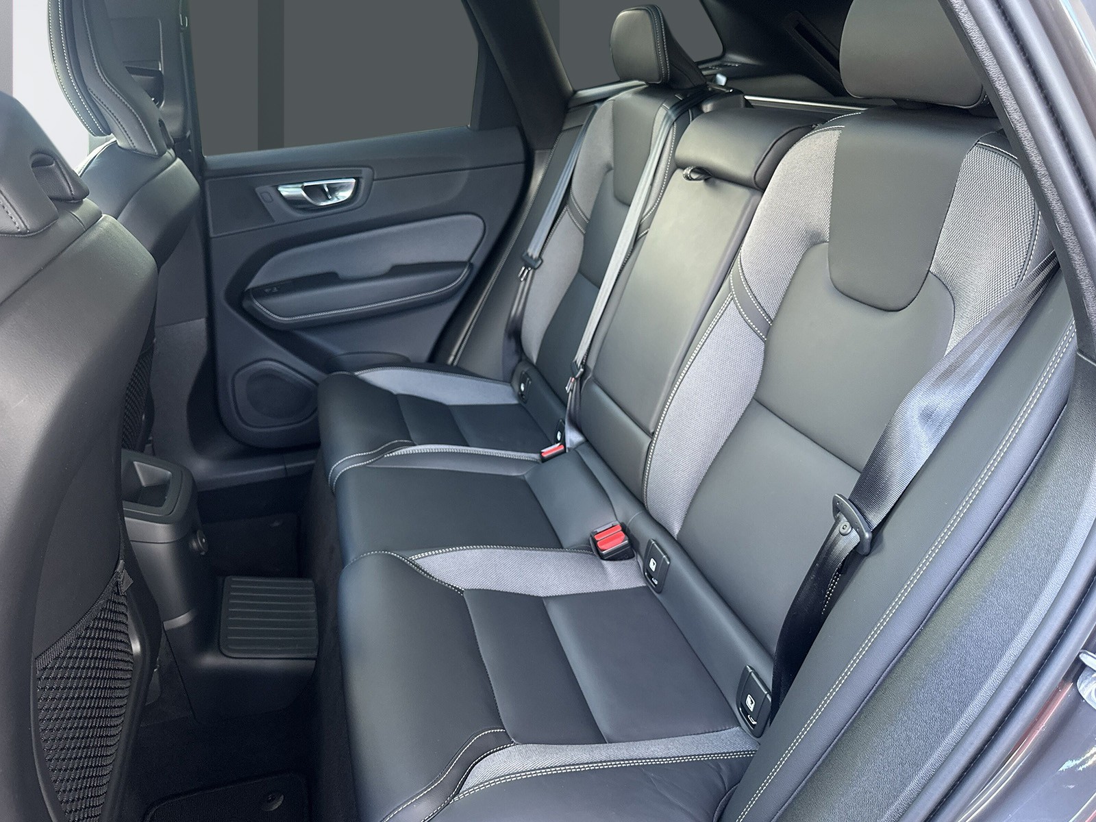 VOLVO XC60 2.0 T6 TE Plus Dark eAWD-image-16