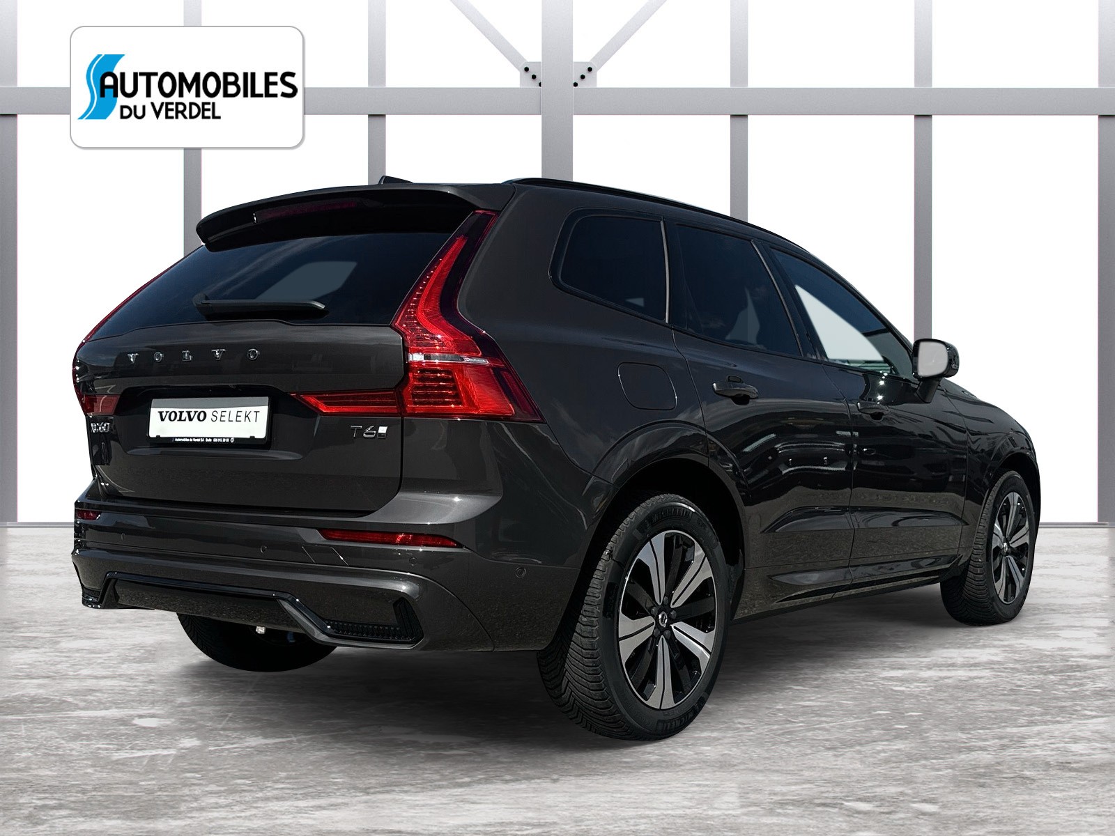 VOLVO XC60 2.0 T6 TE Plus Dark eAWD-image-4