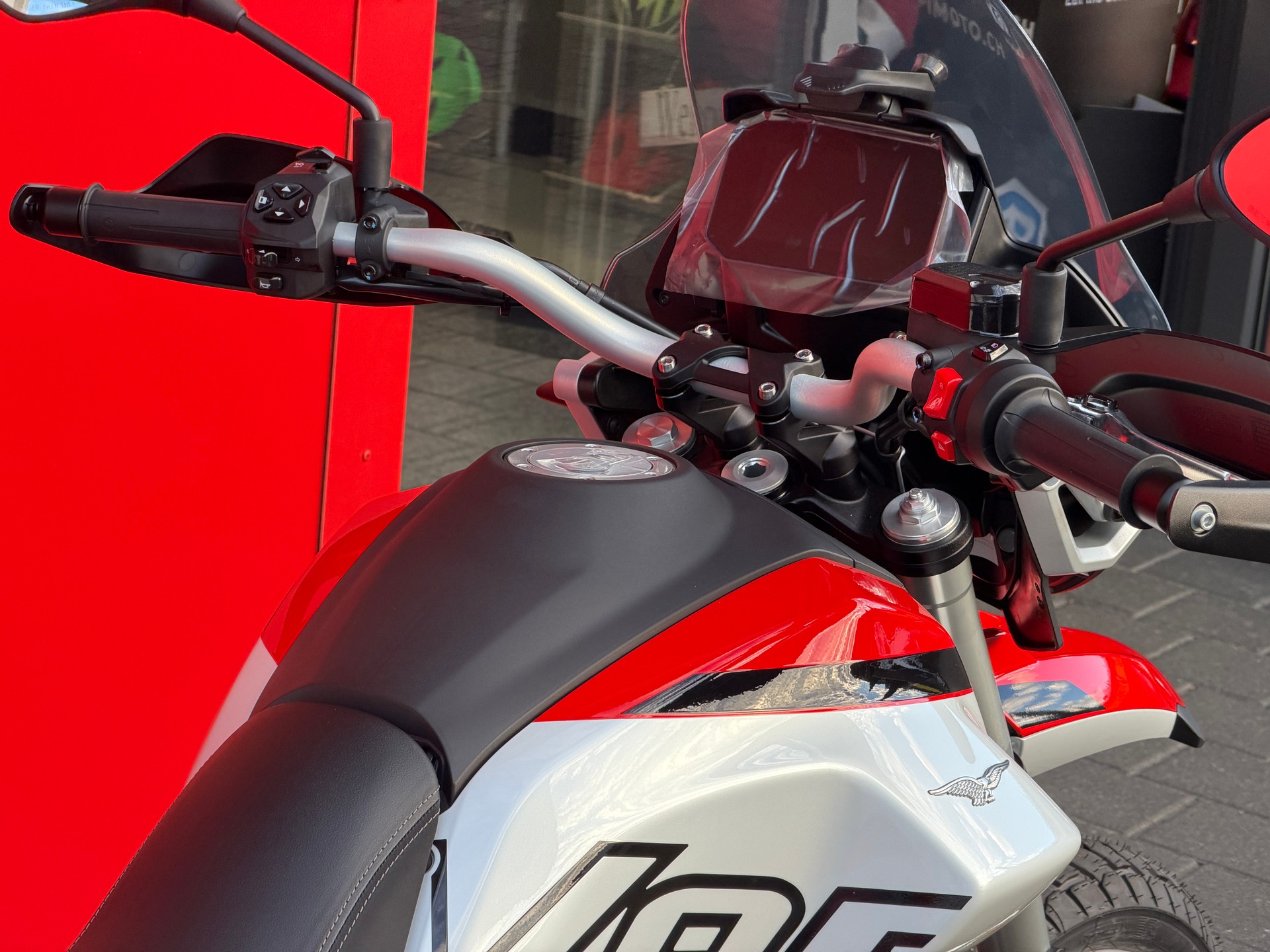 MOTO GUZZI V85 TT E5+ (35kW)-image-15