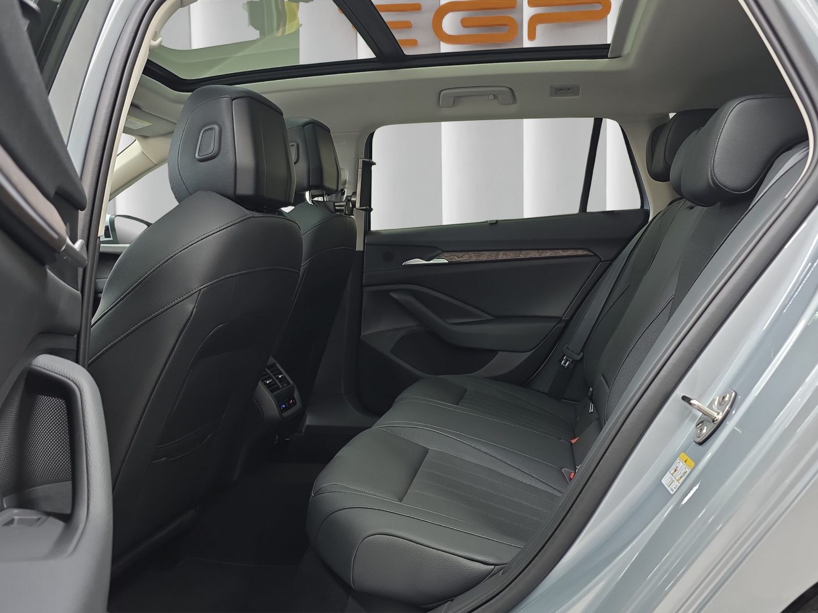 SKODA Superb Combi 2.0 TSI L & K 4x4 DSG-image-12