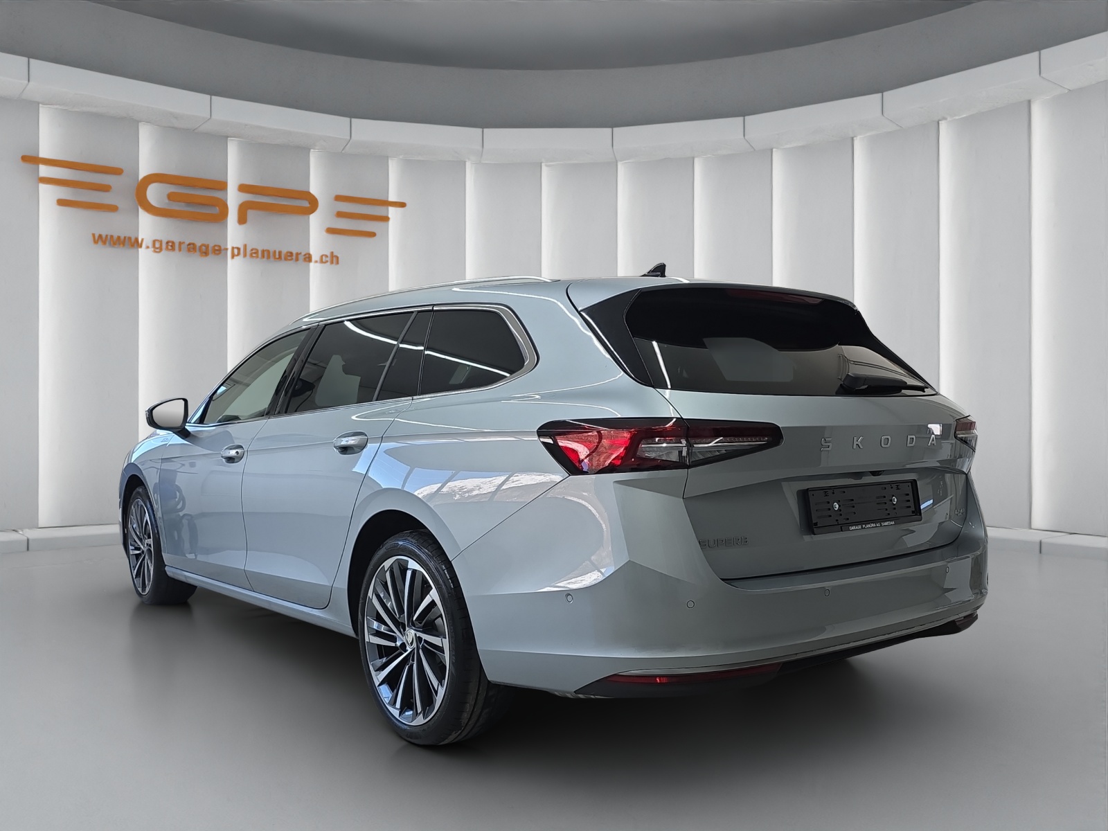 SKODA Superb Combi 2.0 TSI L & K 4x4 DSG-image-4