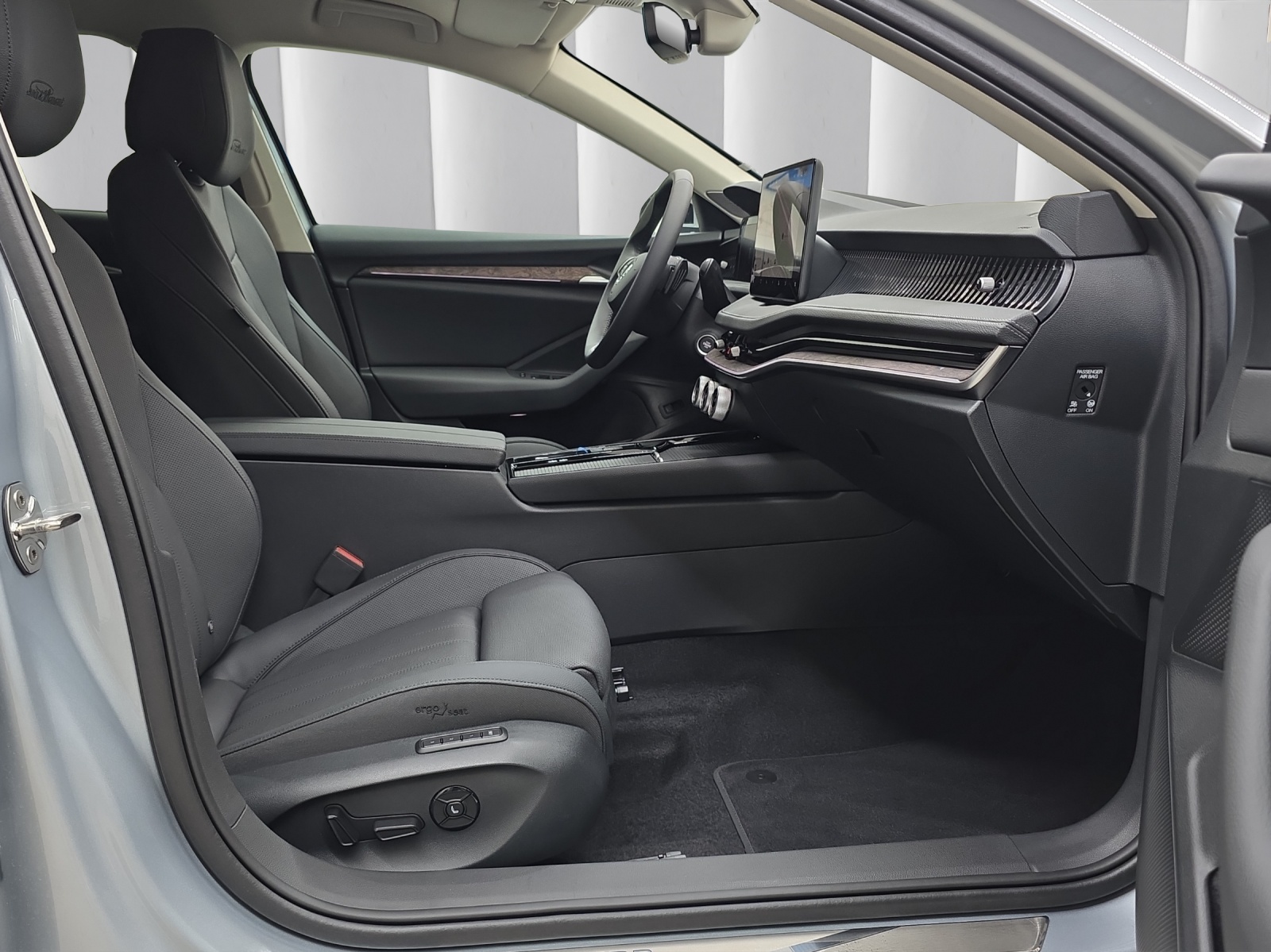 SKODA Superb Combi 2.0 TSI L & K 4x4 DSG-image-11