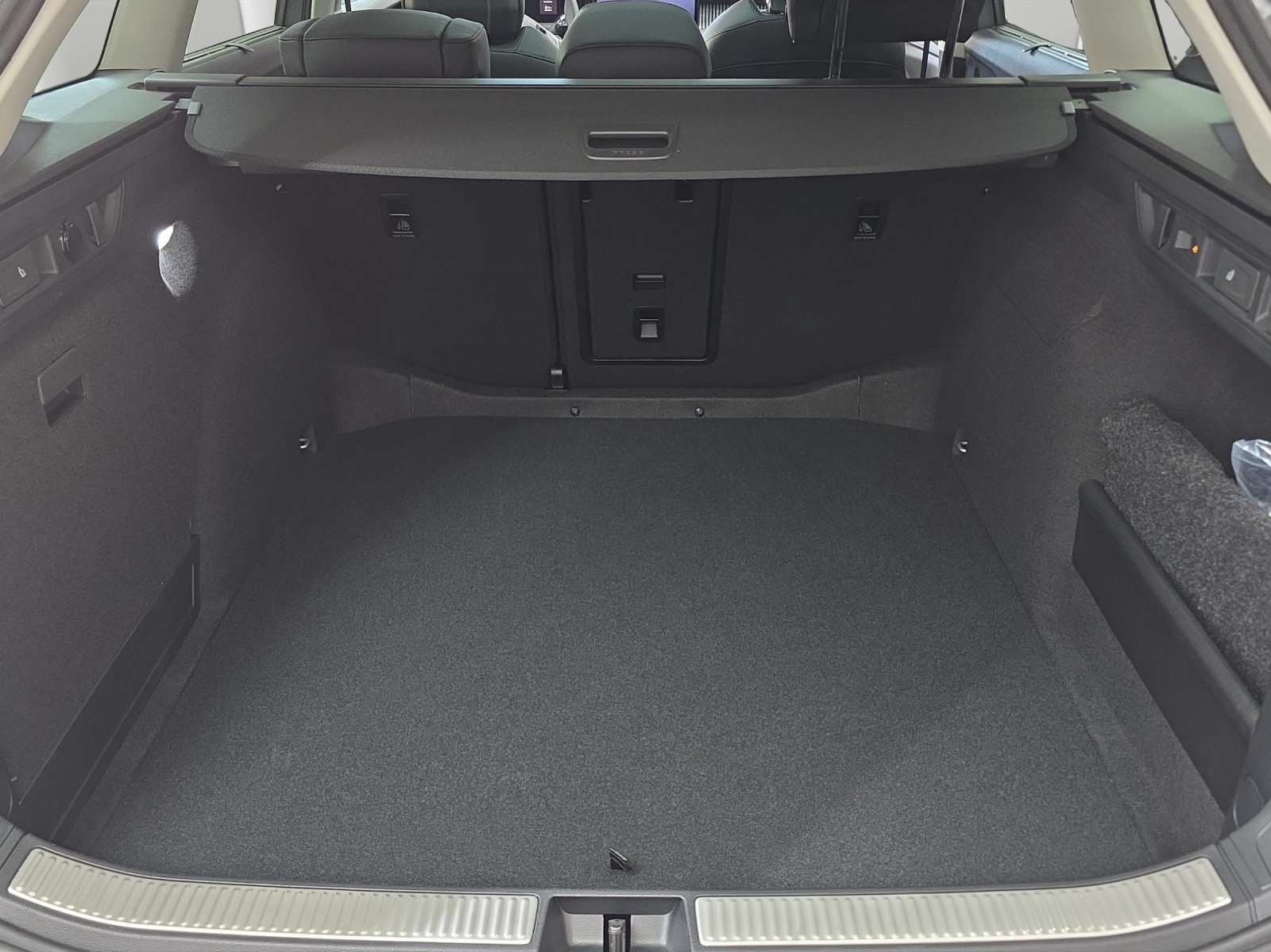 SKODA Superb Combi 2.0 TSI L & K 4x4 DSG-image-13