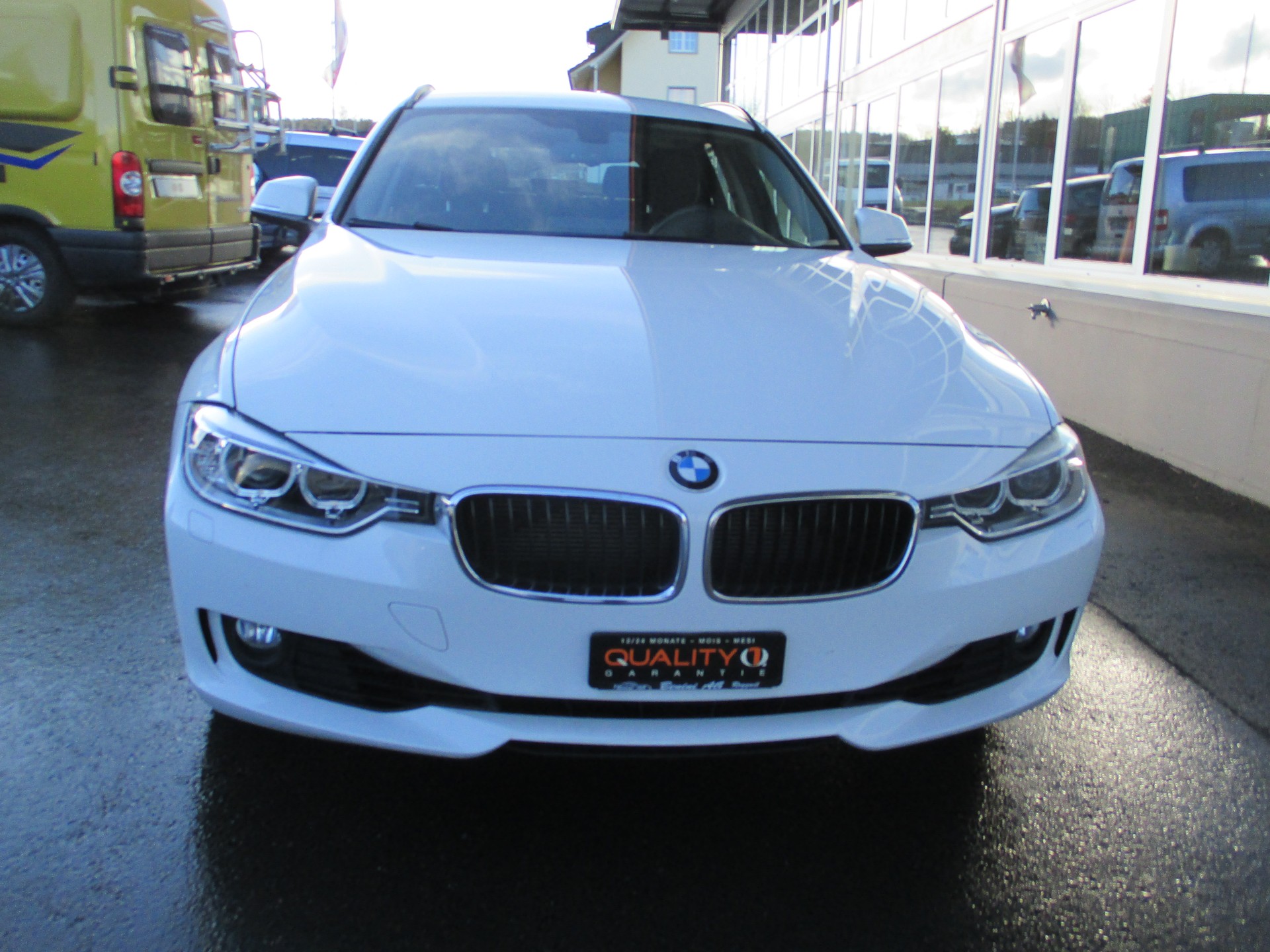 BMW 320i Touring Steptronic-image-1