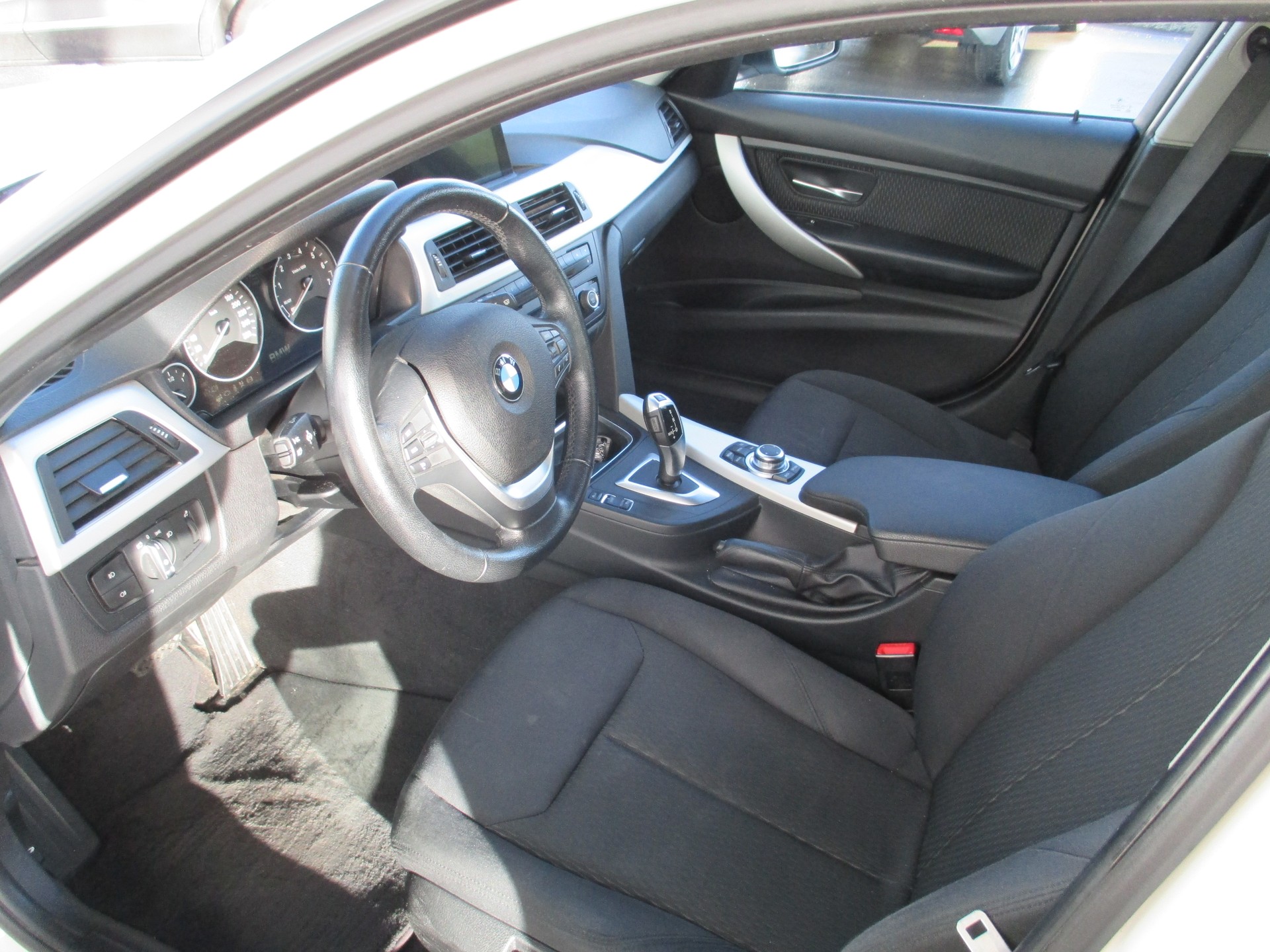 BMW 320i Touring Steptronic-image-8