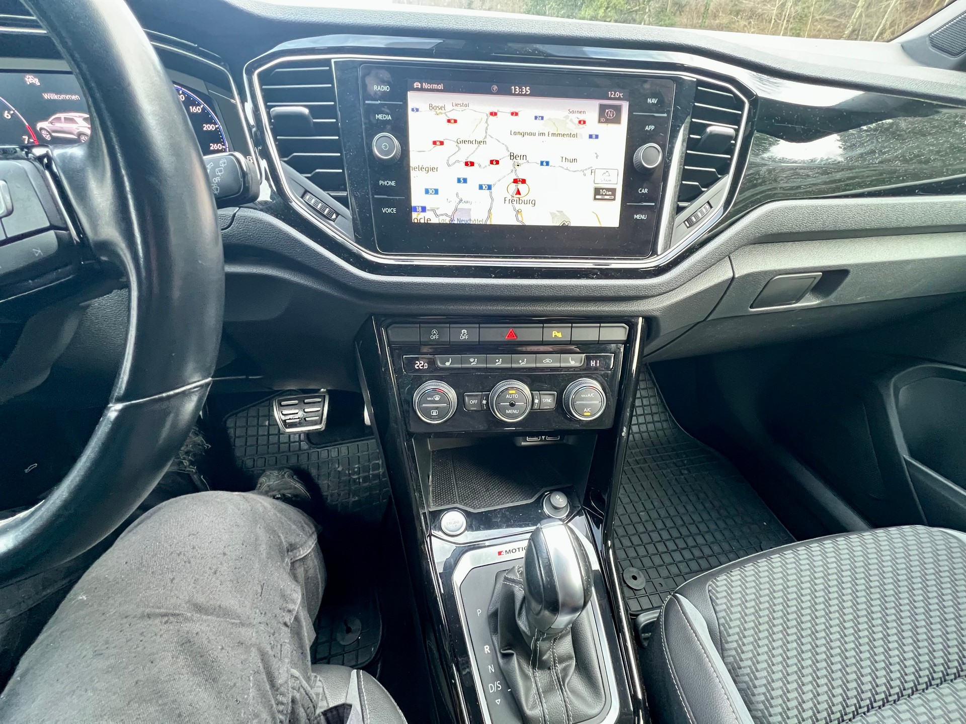 VW T-Roc 2.0 TSI R DSG 4Motion-image-9