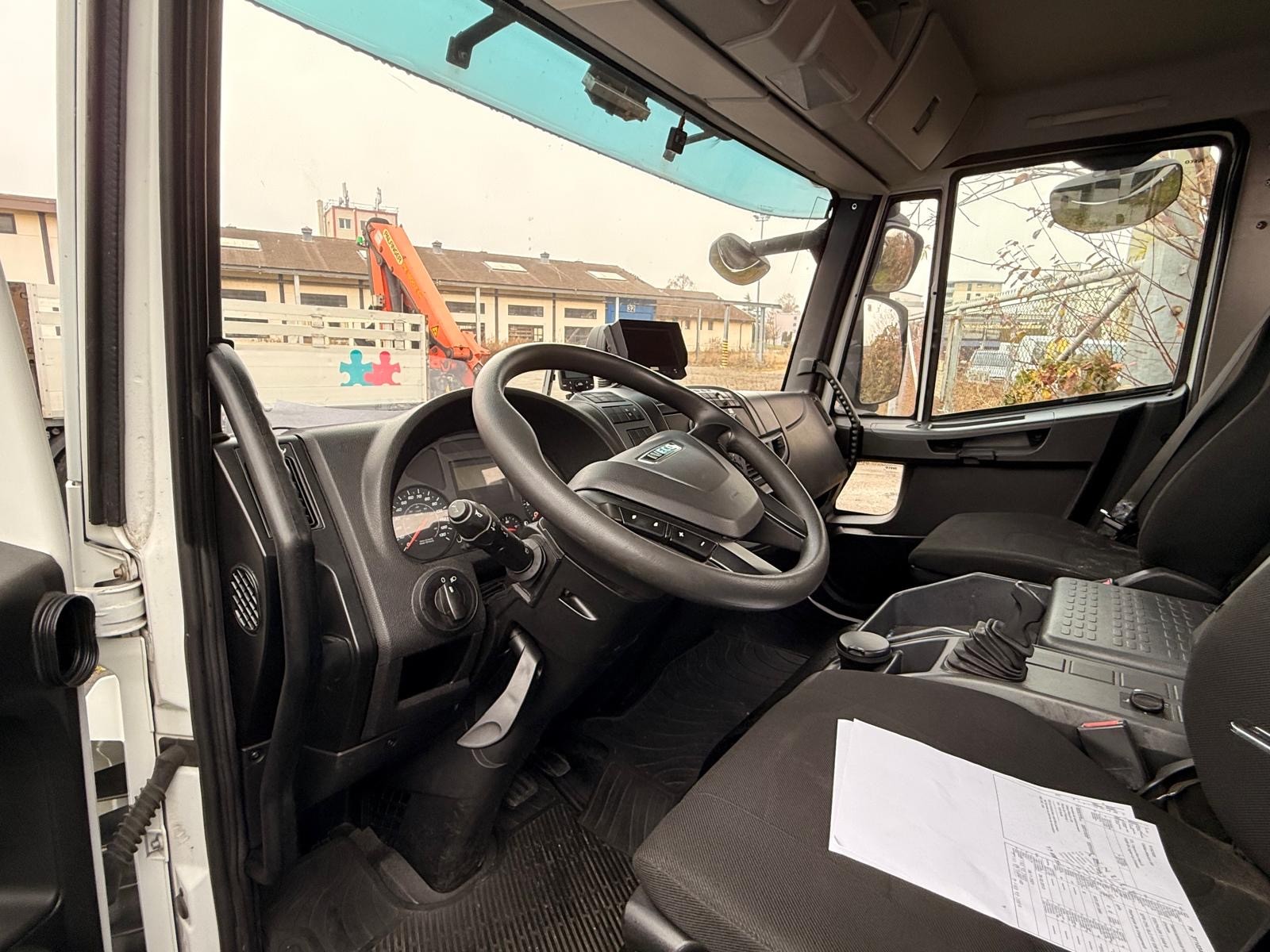 IVECO 80E22 Eurocargo semi-remorque + Grue PK 3400-image-5